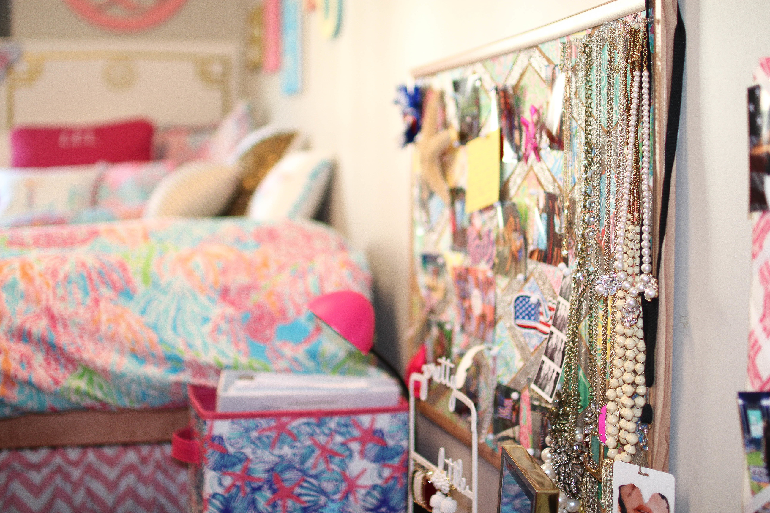 MY FRESHMAN YEAR DORM ROOM | + Giveaway