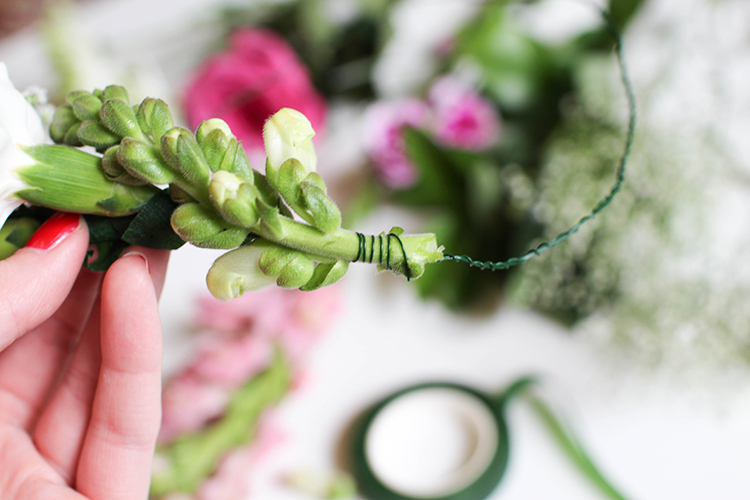 DIY Real Flower Crown, Super easy and perfect for weddings, festivals, parties, fairy party, flower girl, and more! Daily Dose of Charm