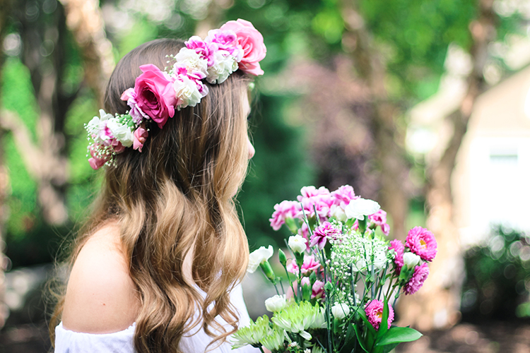 DIY Real Flower Crown, Super easy and perfect for weddings, festivals, parties, fairy party, flower girl, and more! Daily Dose of Charm