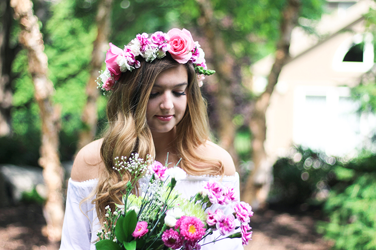 DIY Real Flower Crown, Super easy and perfect for weddings, festivals, parties, fairy party, flower girl, and more! Daily Dose of Charm