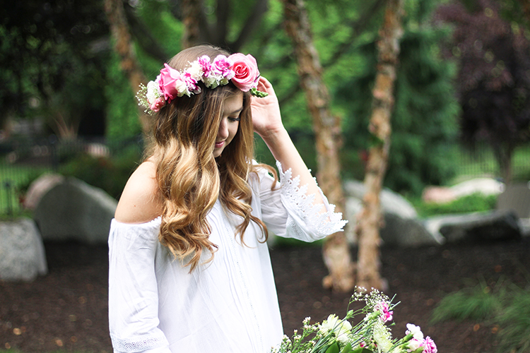 DIY Real Flower Crown, Super easy and perfect for weddings, festivals, parties, fairy party, flower girl, and more! Daily Dose of Charm