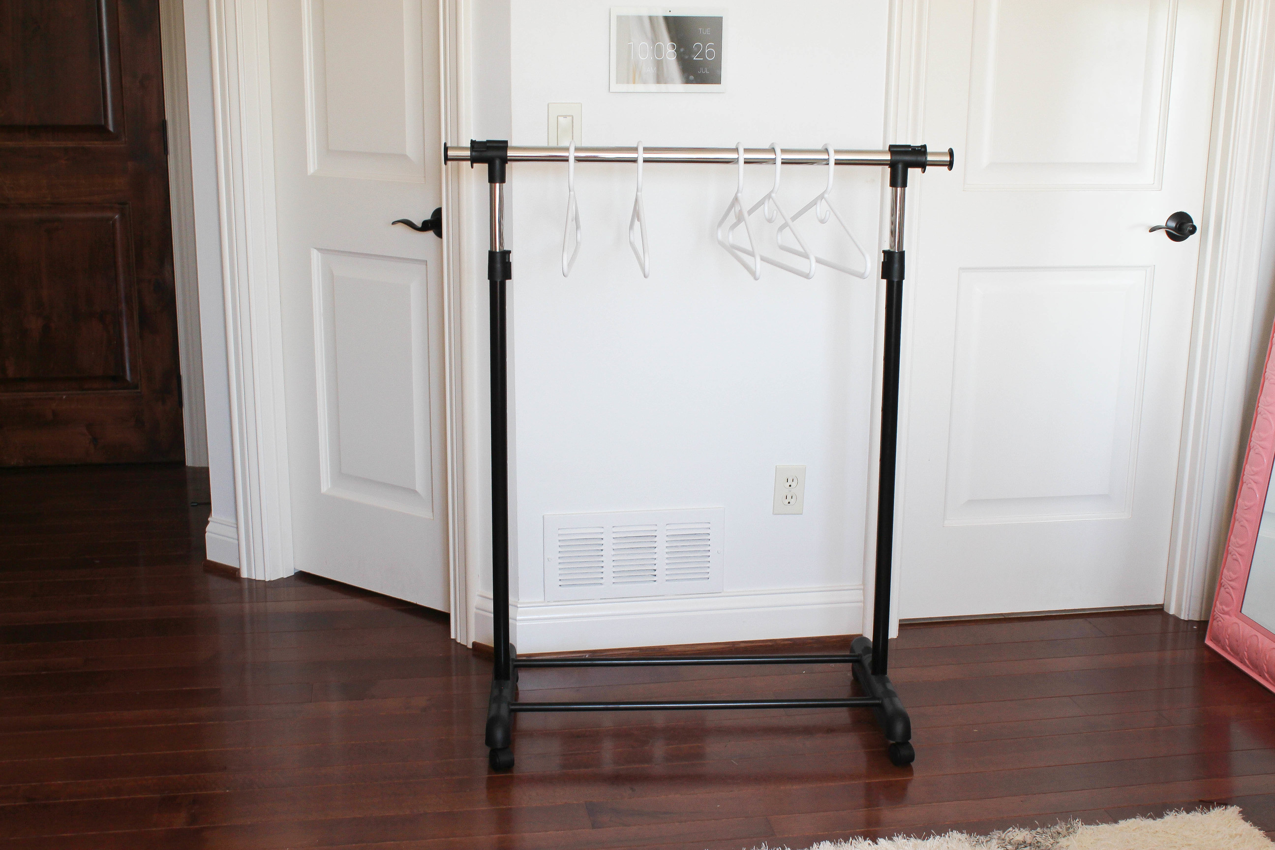 DIY gold clothing rack for UNDER $30 - garment rack - spray painted clothing hanger DIY do it yourself by lauren lindmark on daily dose of charm
