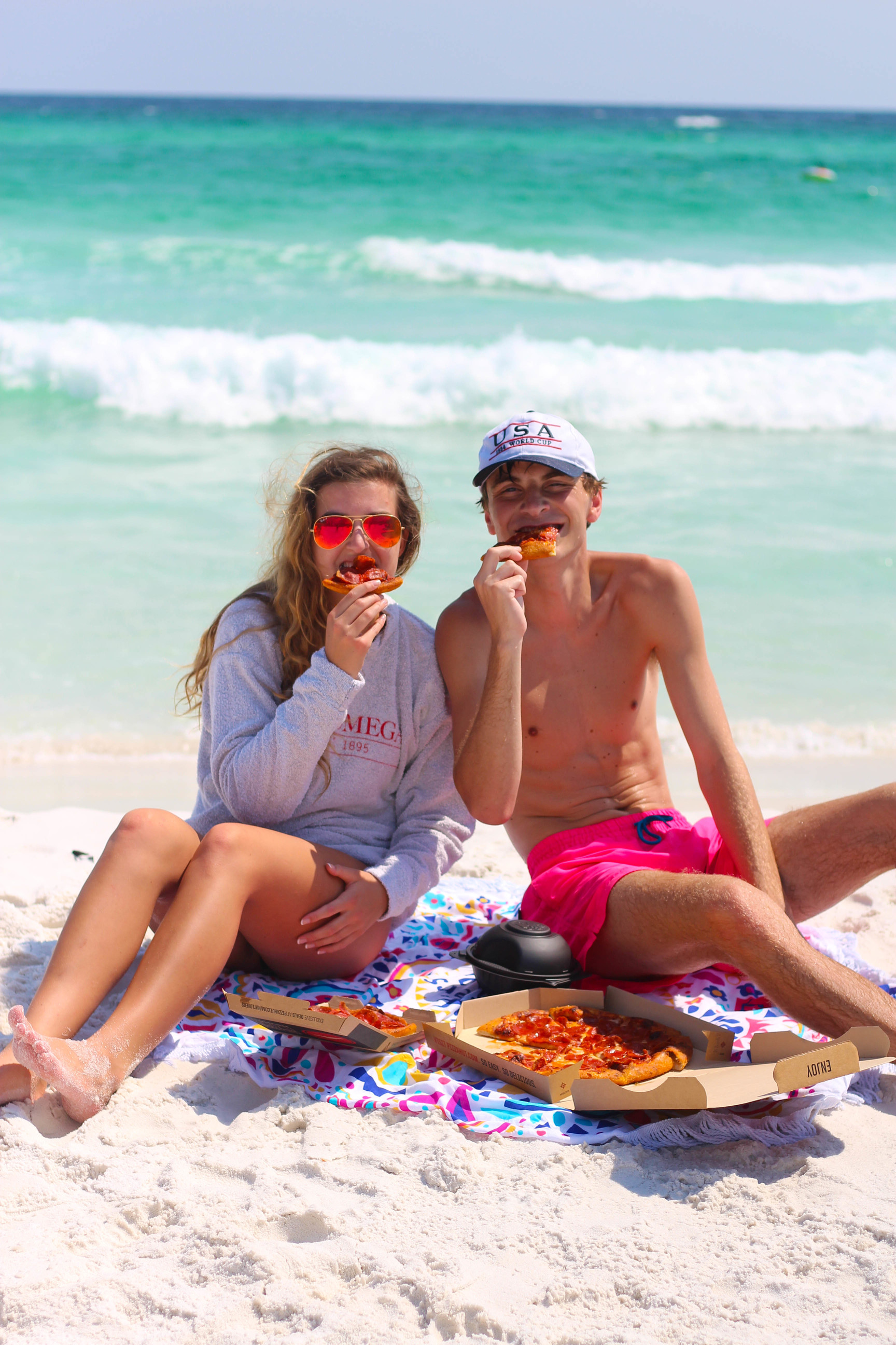 Pizza Hut Beach Picnic with my boyfriend, beach pictures, couple goals, cute couple by lauren lindmark on daily dose of charm