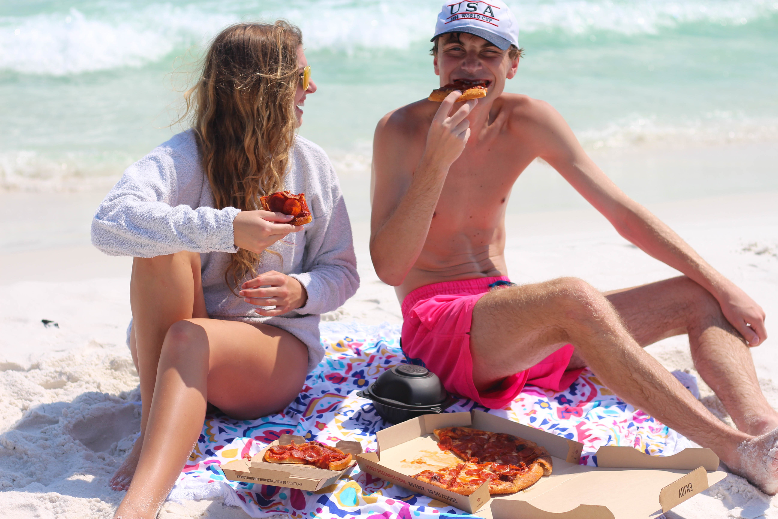 Pizza Hut Beach Picnic with my boyfriend, beach pictures, couple goals, cute couple by lauren lindmark on daily dose of charm