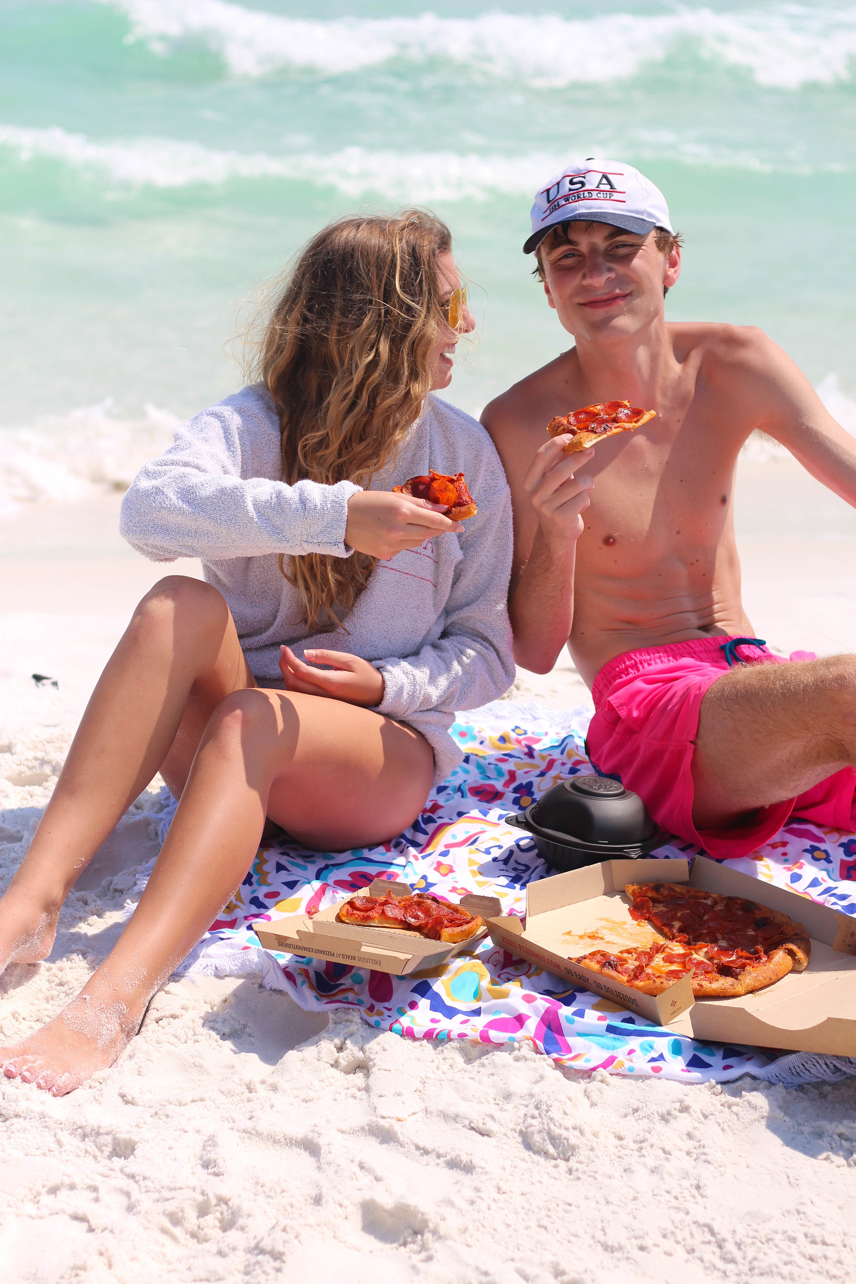 Pizza Hut Beach Picnic with my boyfriend, beach pictures, couple goals, cute couple by lauren lindmark on daily dose of charm