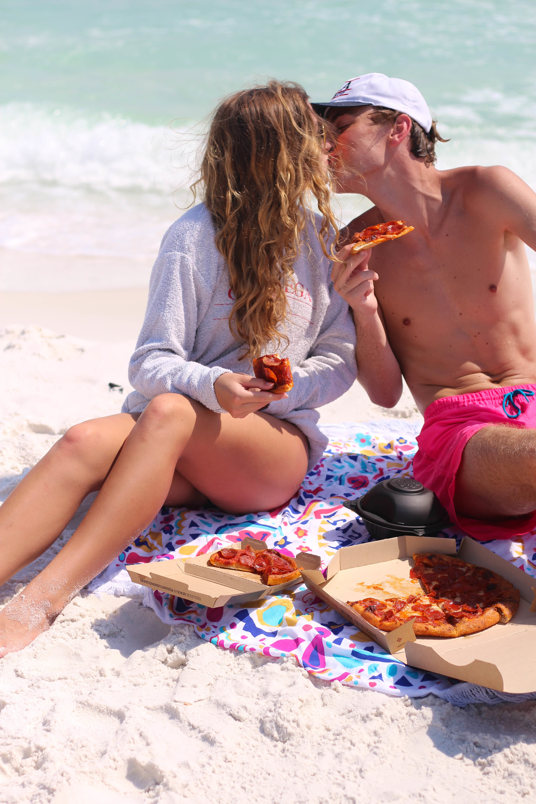 Pizza Hut Beach Picnic with my boyfriend, beach pictures, couple goals, cute couple by lauren lindmark on daily dose of charm