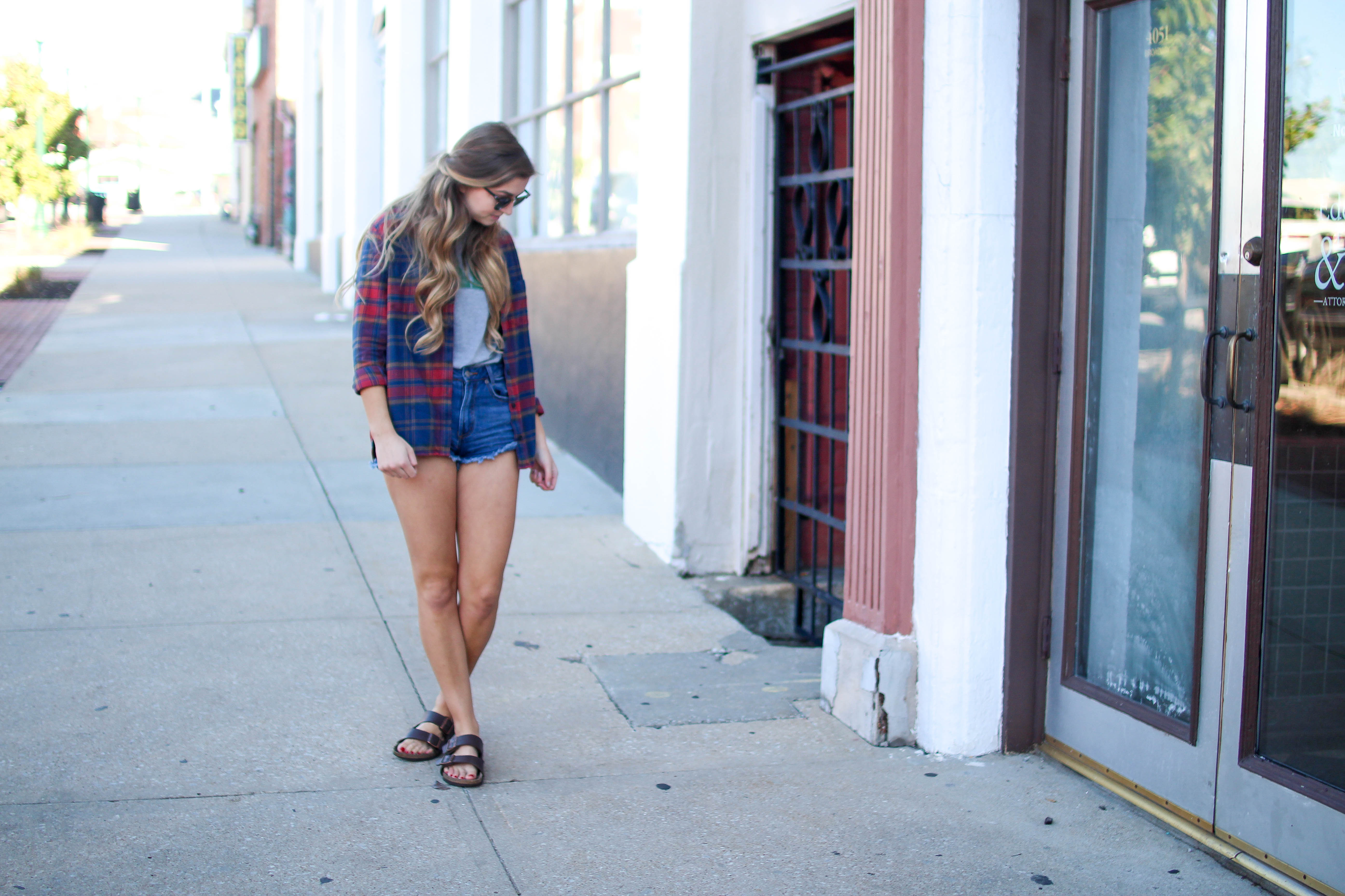 How to style flannel shirts, kale shirt on the blog daily dose of charm dailydoseofcharm.com by lauren lindmark