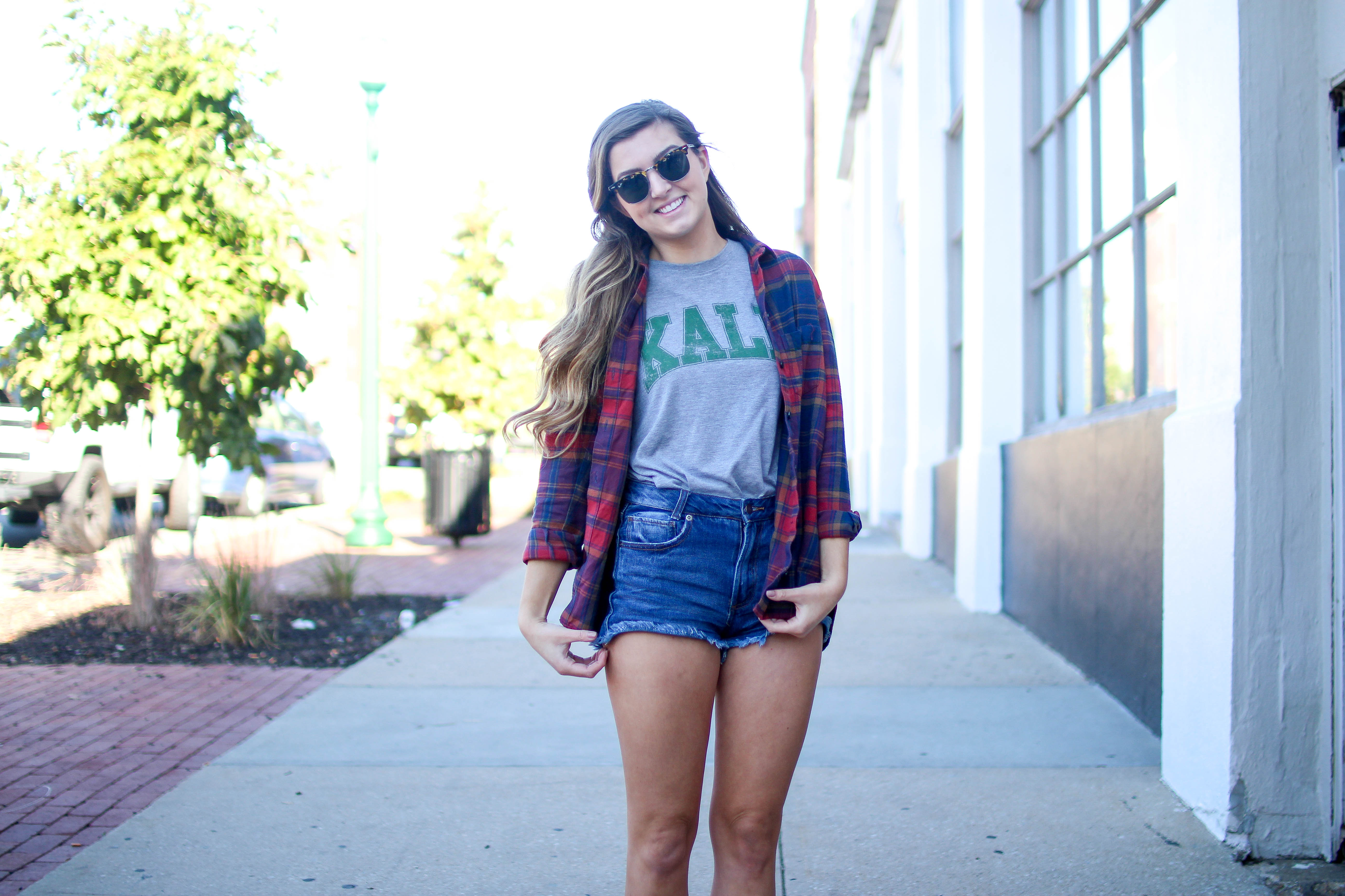 How to style flannel shirts, kale shirt on the blog daily dose of charm dailydoseofcharm.com by lauren lindmark