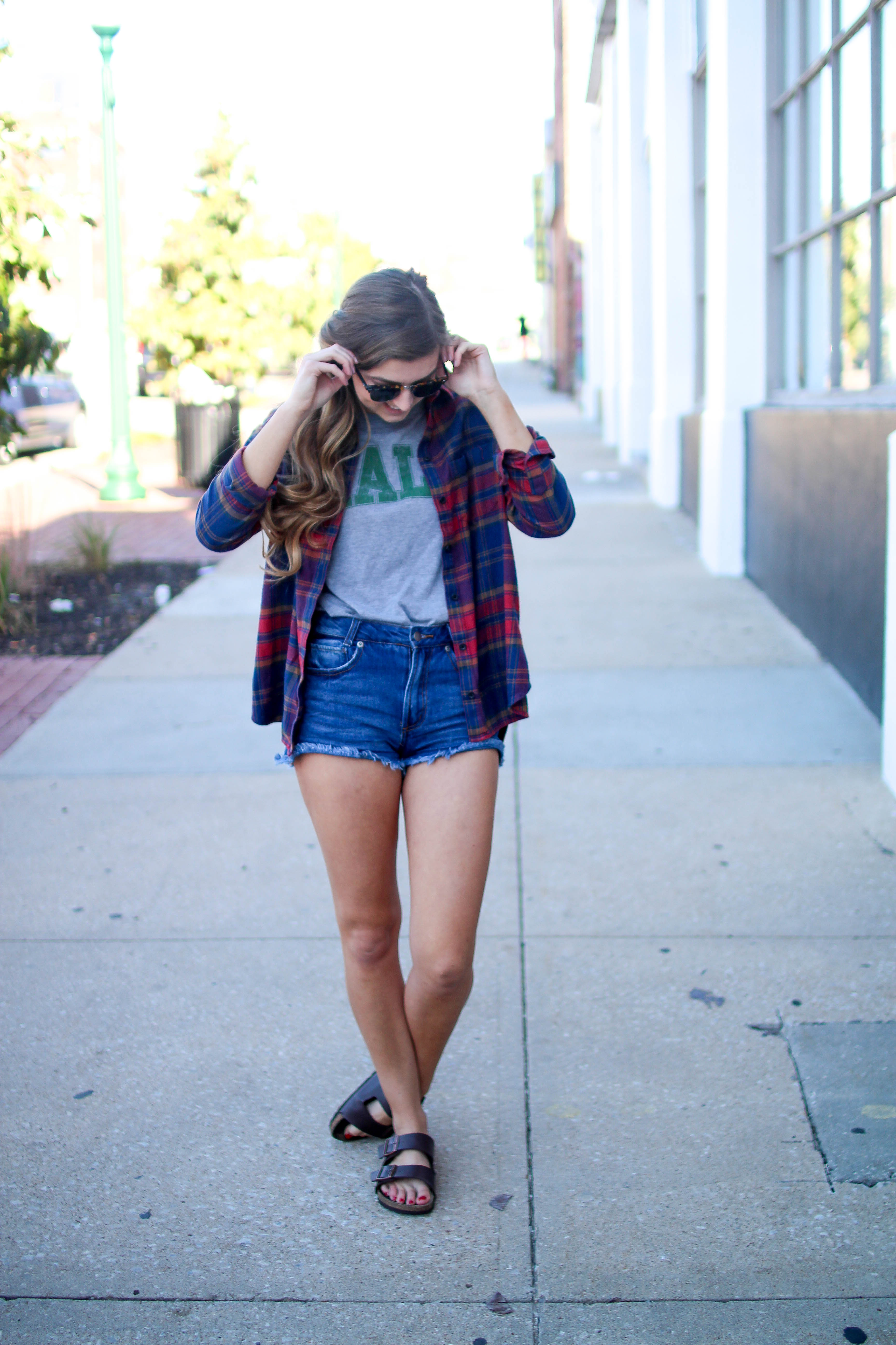 How to style flannel shirts, kale shirt on the blog daily dose of charm dailydoseofcharm.com by lauren lindmark