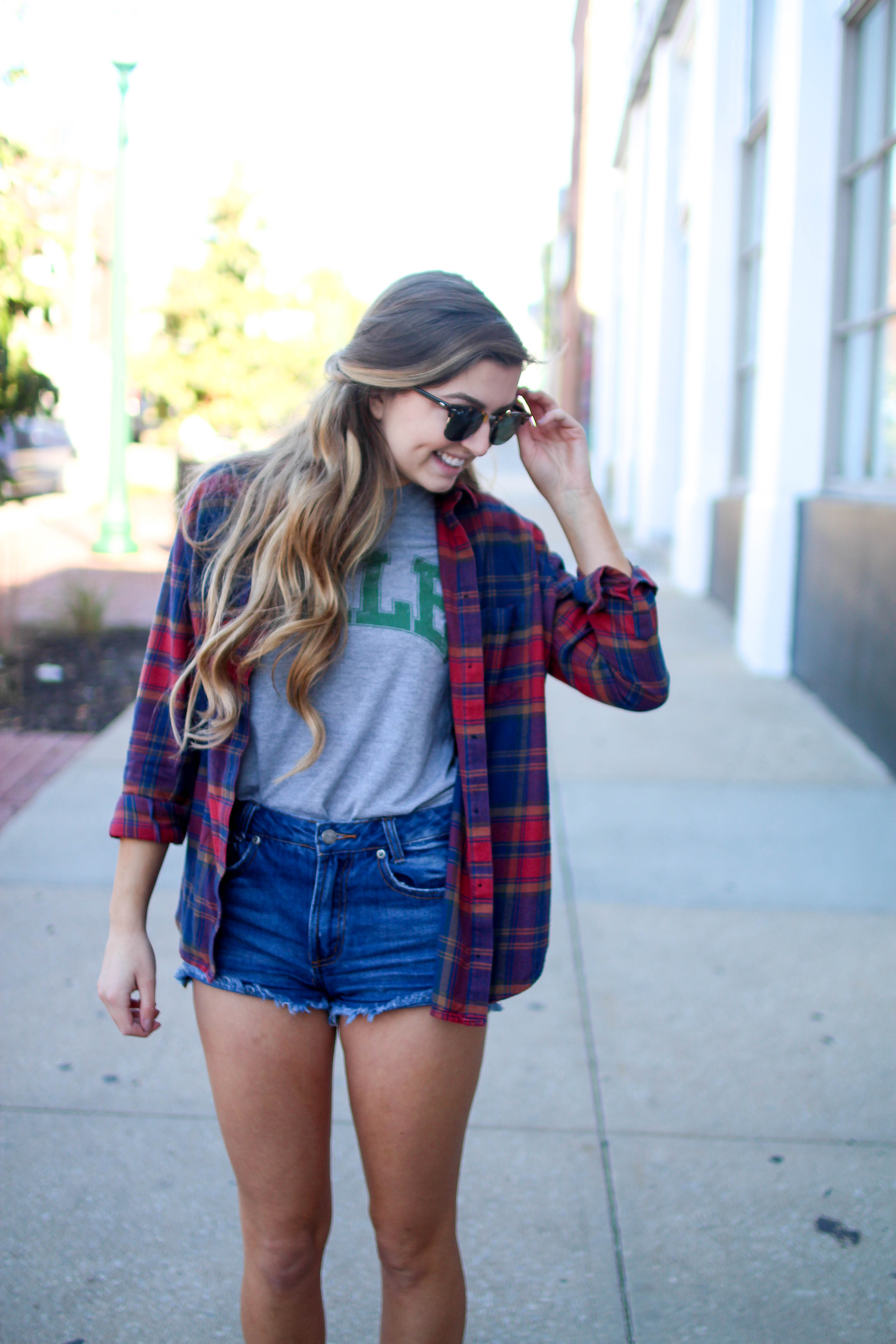 How to style flannel shirts, kale shirt on the blog daily dose of charm dailydoseofcharm.com by lauren lindmark