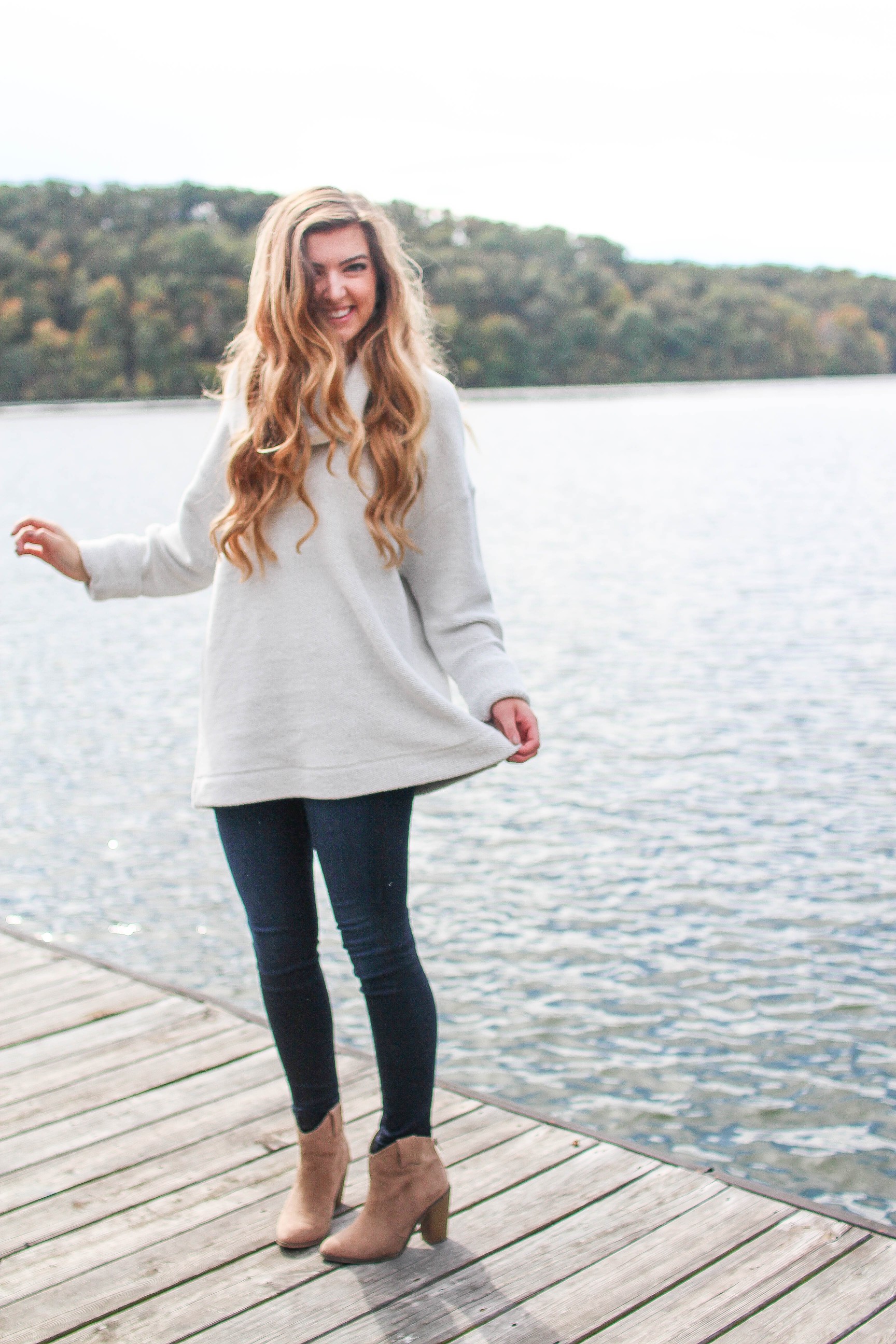 The perfect sweater that you NEED (inexpensive & comfy) on the blog daily dose of charm by lauren lindmark dailydoseofcharm.com