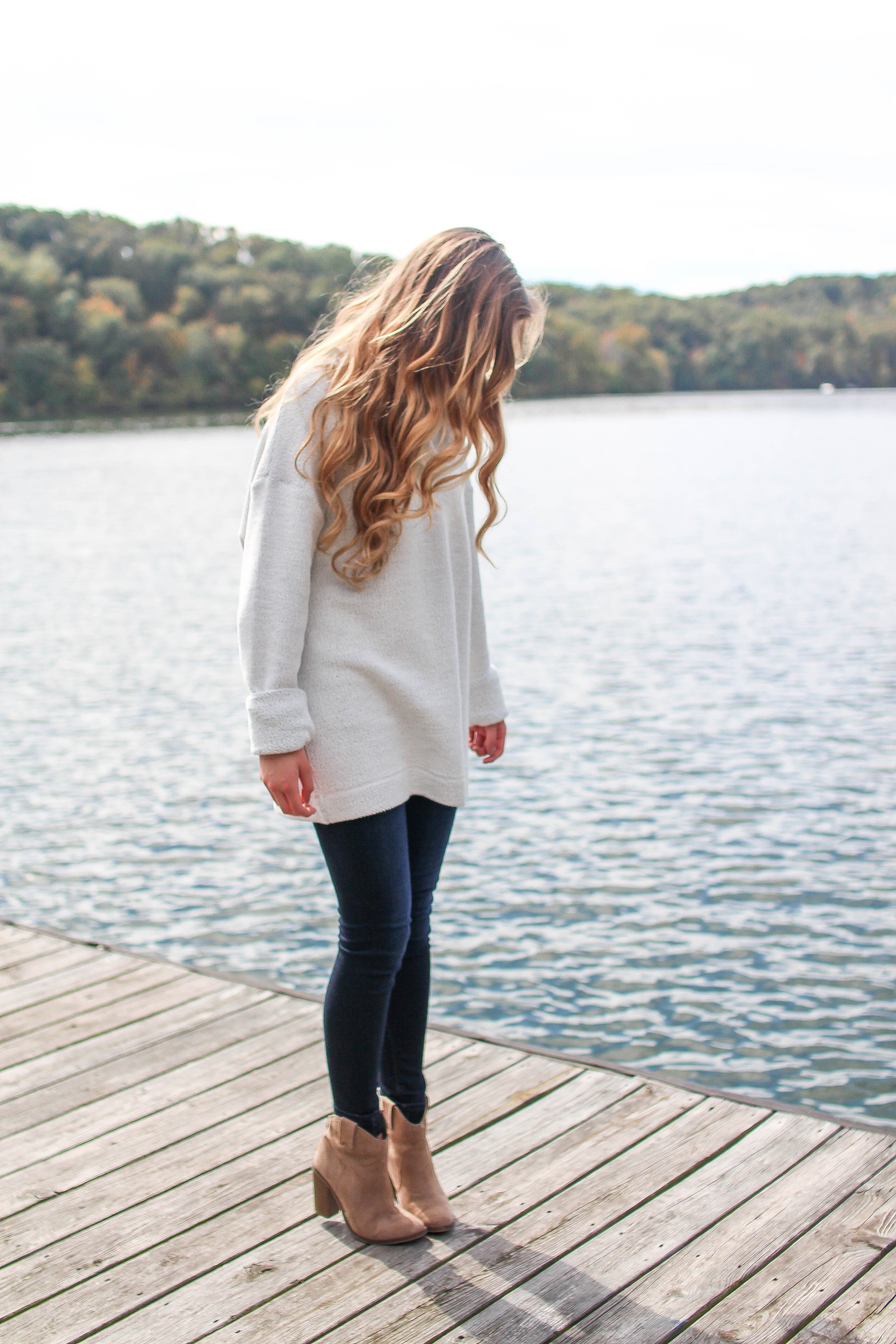 The perfect sweater that you NEED (inexpensive & comfy) on the blog daily dose of charm by lauren lindmark dailydoseofcharm.com