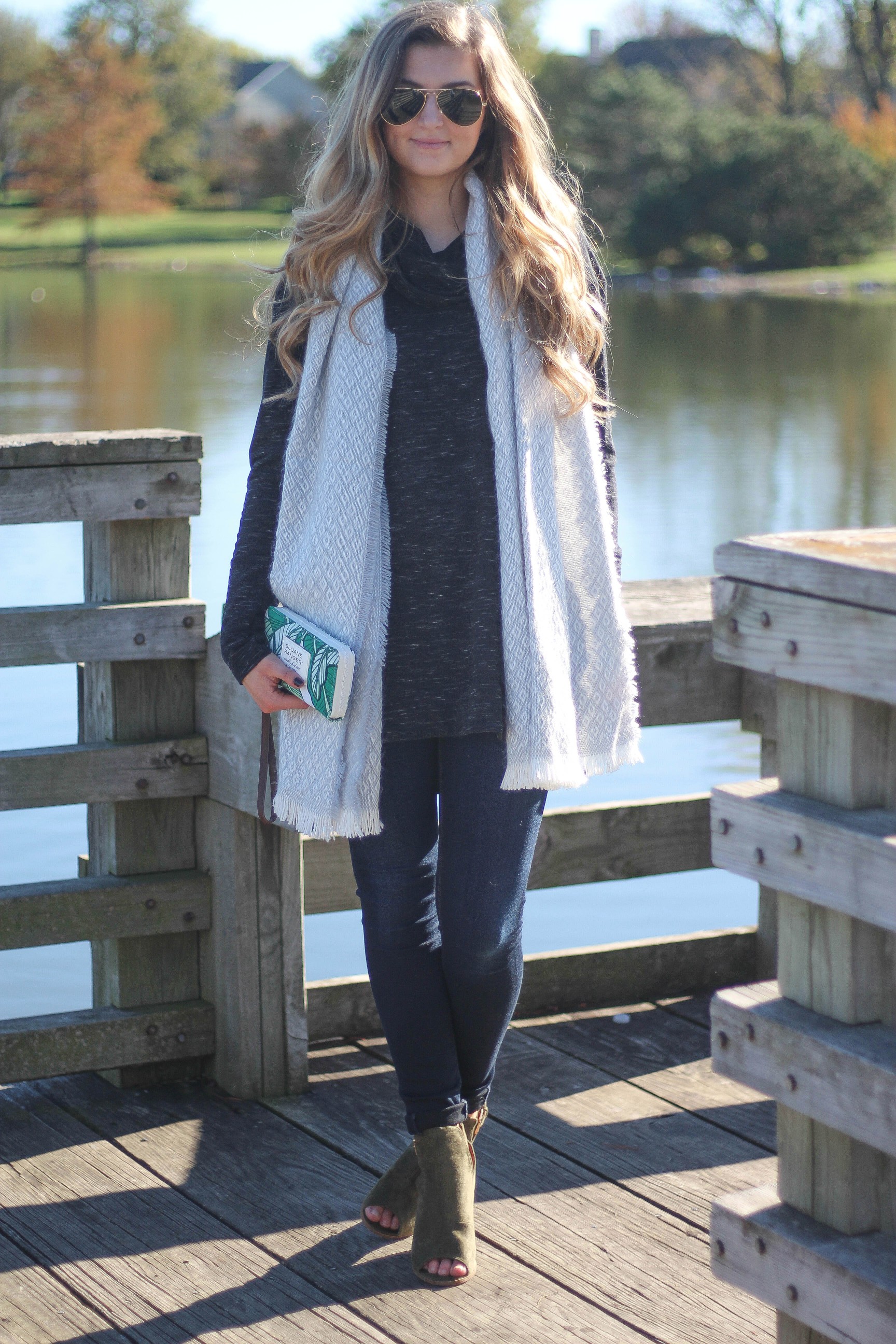 “Sweaters & Scarves Are Just Blankets You Can Wear to Work” | OOTD ...