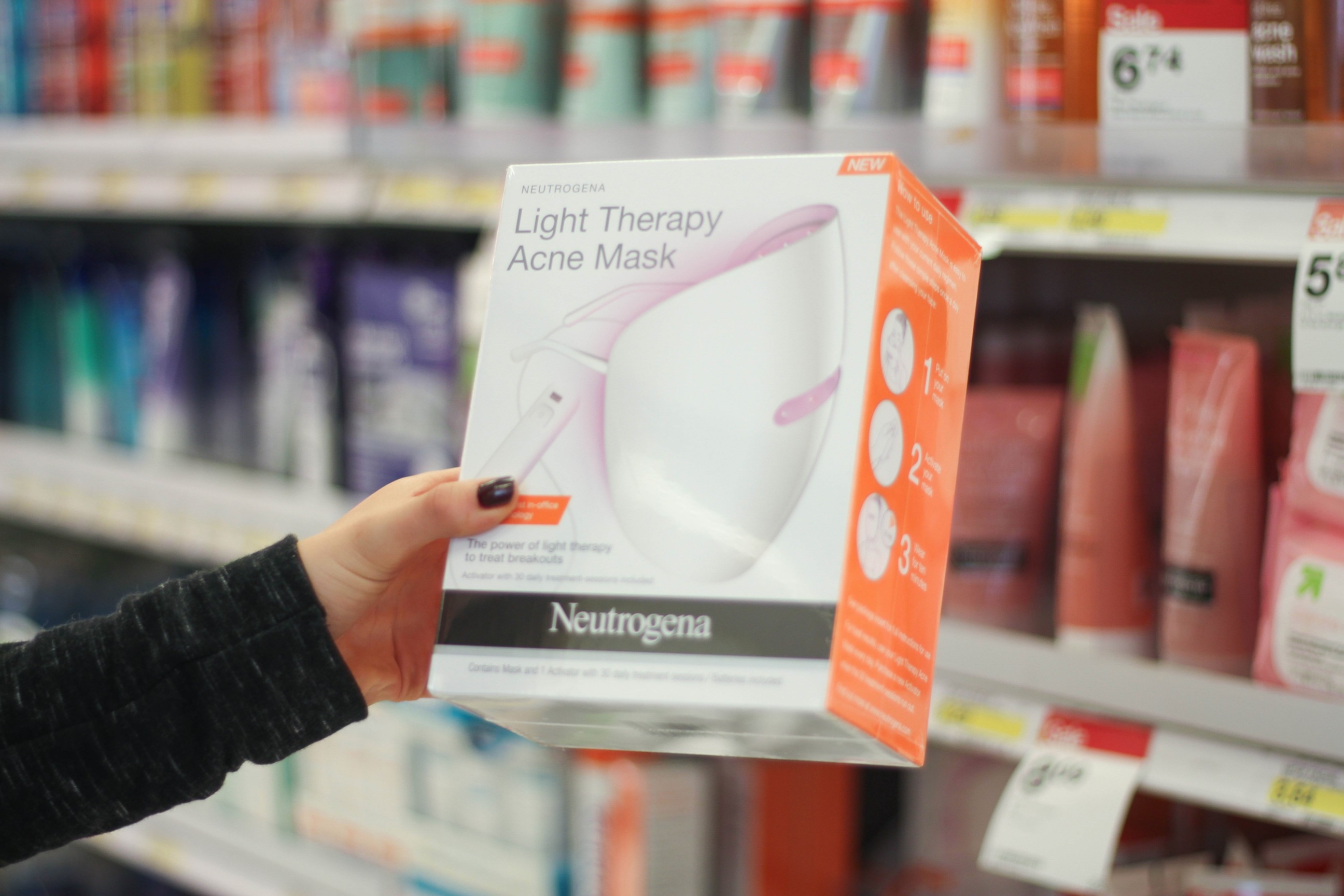 Neutrogena Light Therapy Acne Mask DIY at home facial with Neutrogena by Lauren Lindmark on Daily Dose of Charm