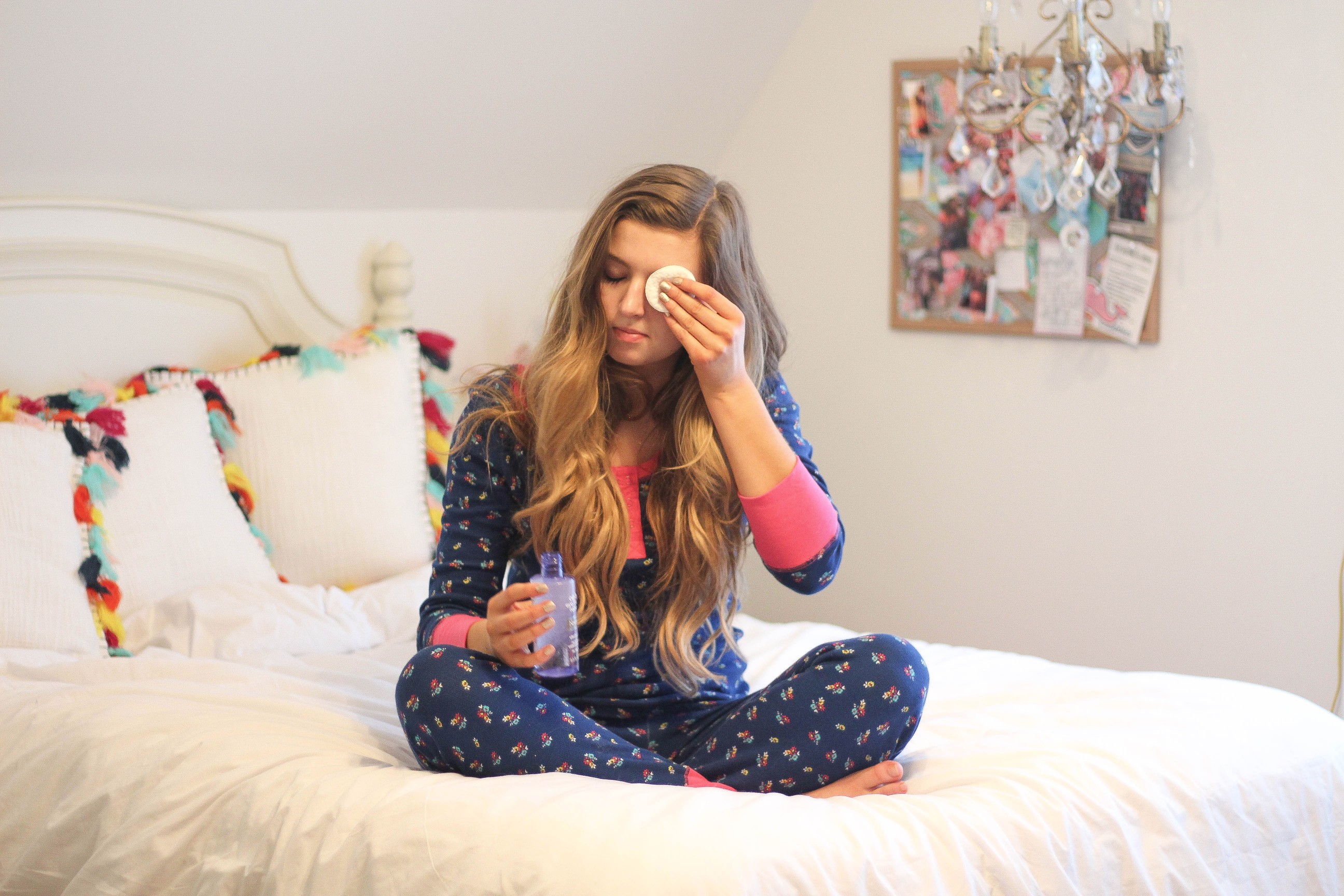 Neutrogena Light Therapy Acne Mask DIY at home facial with Neutrogena by Lauren Lindmark on Daily Dose of Charm