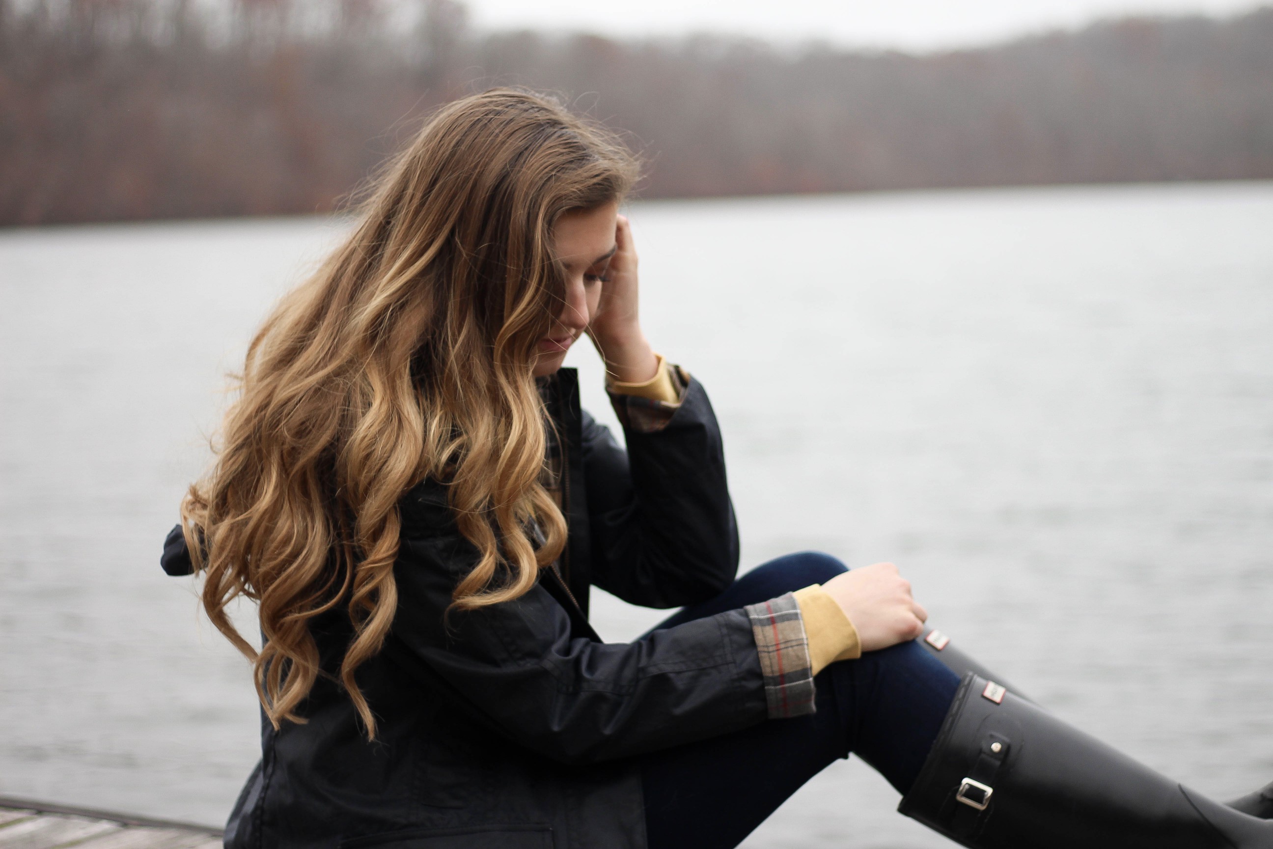 Perfect fall outfit including a Barbour coat, United tee fall t-shirt, and black hunter boots. If you want to know how to style hunter boots this is it! Check it out on my fashion blog daily dose of charm by Lauren Lindmark dailydoseofcharm.com