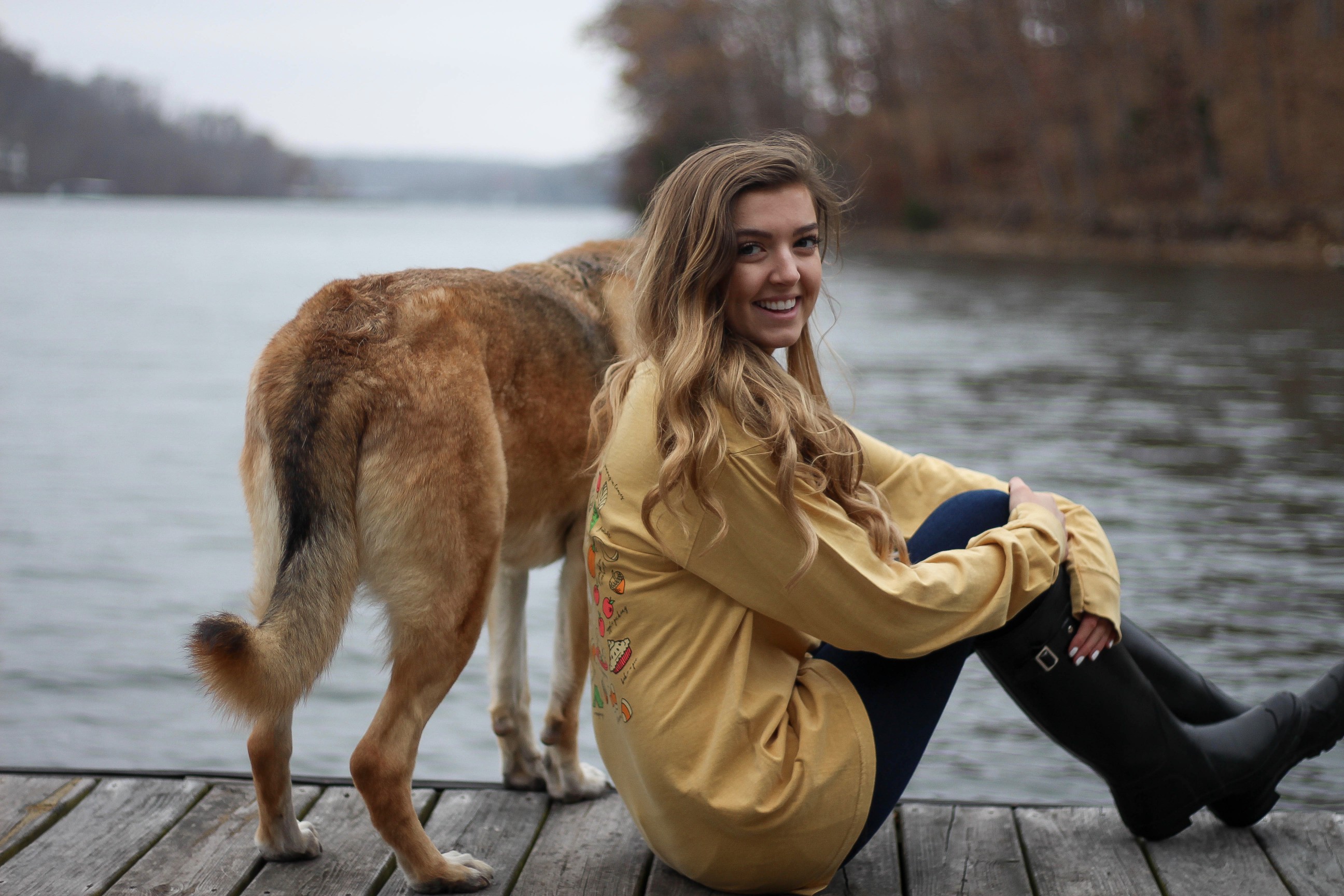 Perfect fall outfit including a Barbour coat, United tee fall t-shirt, and black hunter boots. If you want to know how to style hunter boots this is it! Check it out on my fashion blog daily dose of charm by Lauren Lindmark dailydoseofcharm.com