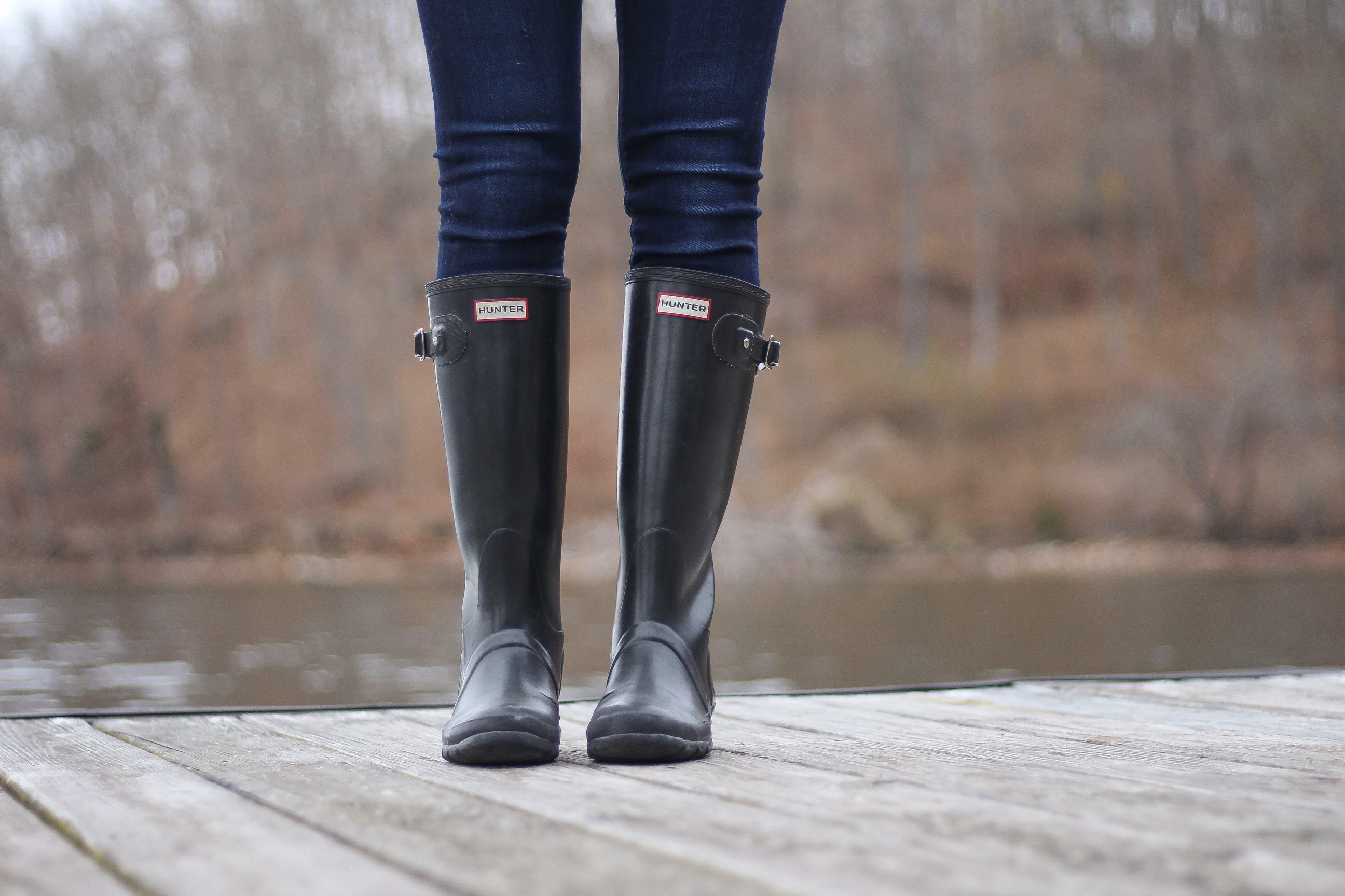 Perfect fall outfit including a Barbour coat, United tee fall t-shirt, and black hunter boots. If you want to know how to style hunter boots this is it! Check it out on my fashion blog daily dose of charm by Lauren Lindmark dailydoseofcharm.com