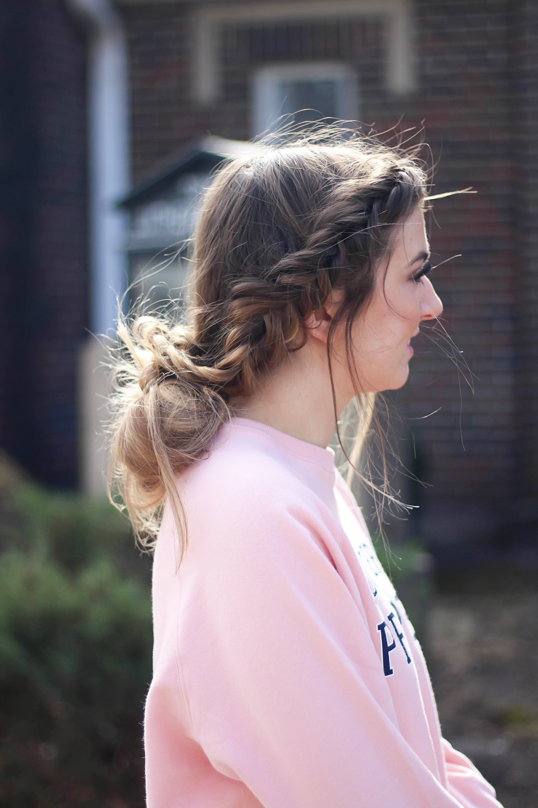 Valentine's Day Hairstyles! Perfect hairstyles for Valentine's Day that are easy and no heat. I love finding cute hairstyles that are no heat hairstyles and easy to do! By Lauren Lindmark on Daily Dose of Charm dailydoseofcharm.com