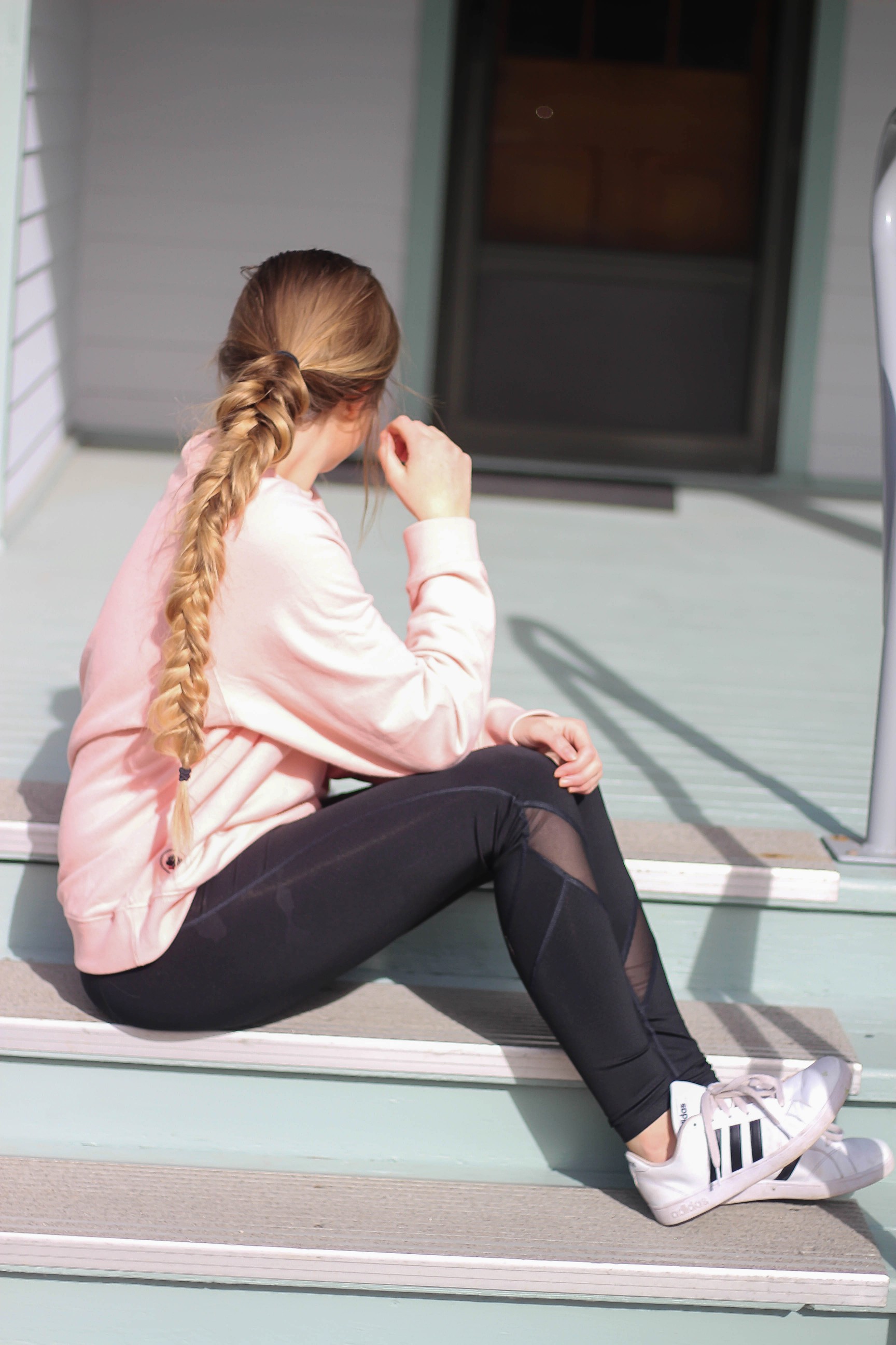 Valentine's Day Hairstyles! Perfect hairstyles for Valentine's Day that are easy and no heat. I love finding cute hairstyles that are no heat hairstyles and easy to do! By Lauren Lindmark on Daily Dose of Charm dailydoseofcharm.com