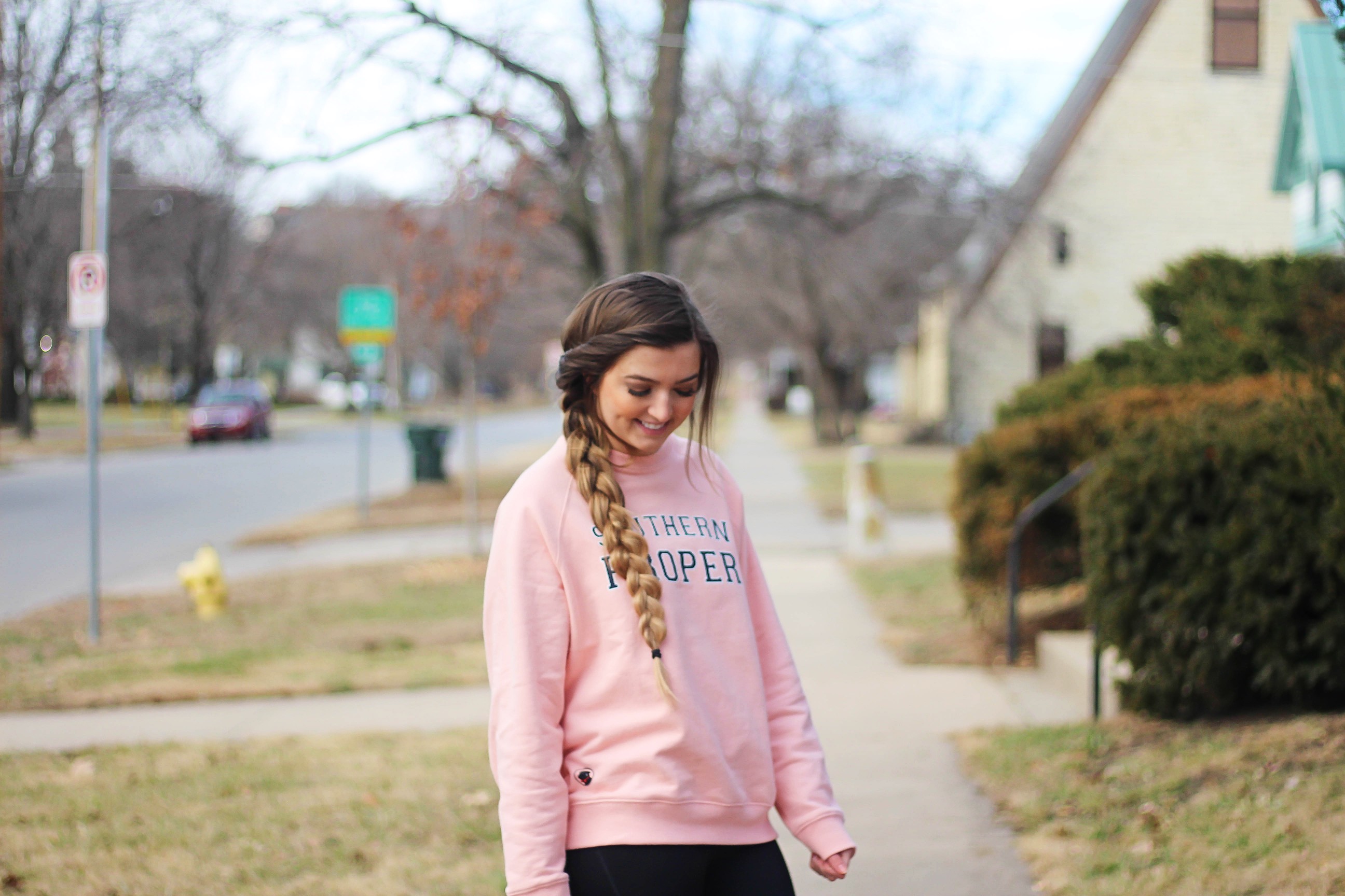 Valentine's Day Hairstyles! Perfect hairstyles for Valentine's Day that are easy and no heat. I love finding cute hairstyles that are no heat hairstyles and easy to do! By Lauren Lindmark on Daily Dose of Charm dailydoseofcharm.com