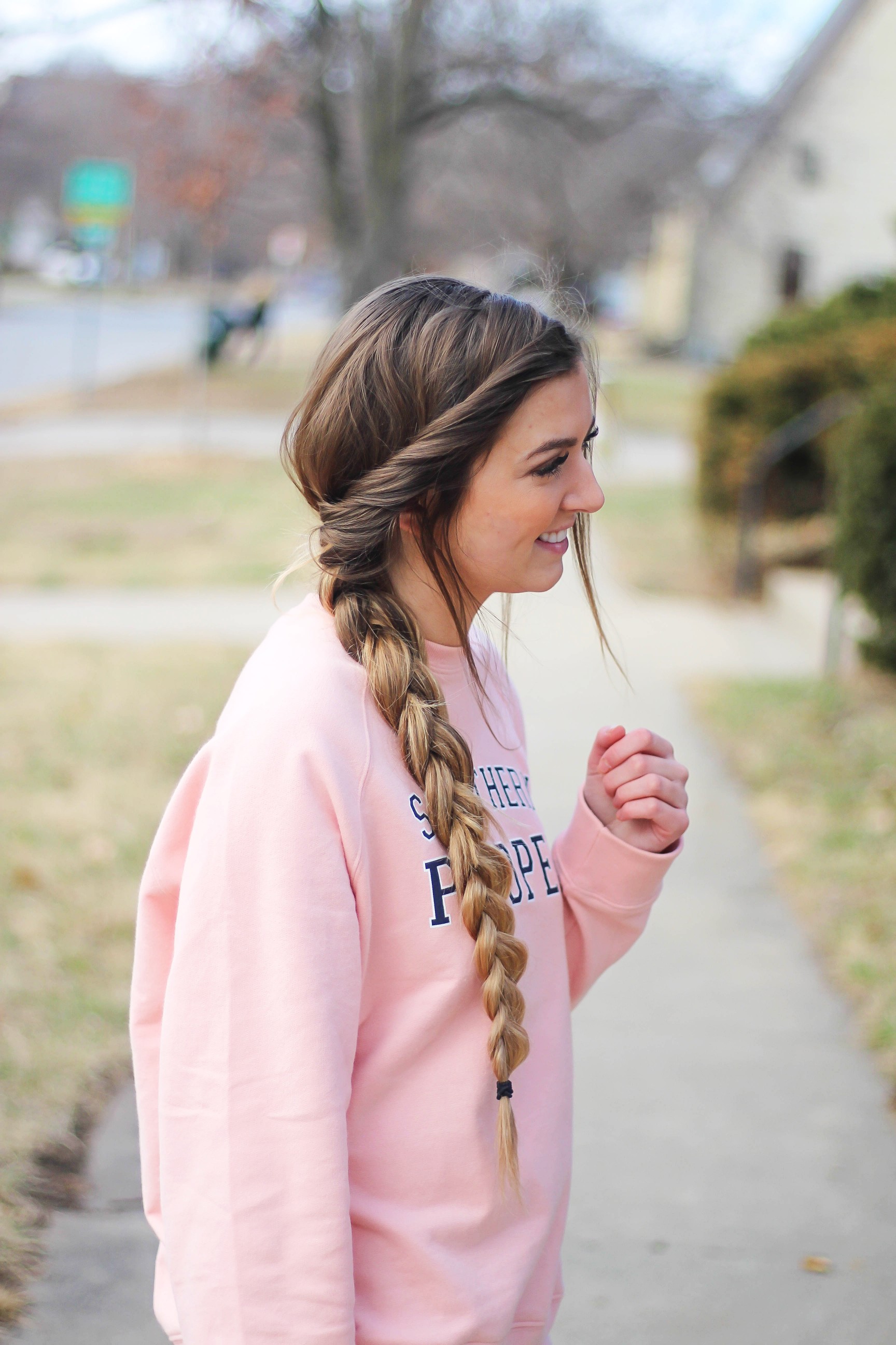 Valentine's Day Hairstyles! Perfect hairstyles for Valentine's Day that are easy and no heat. I love finding cute hairstyles that are no heat hairstyles and easy to do! By Lauren Lindmark on Daily Dose of Charm dailydoseofcharm.com