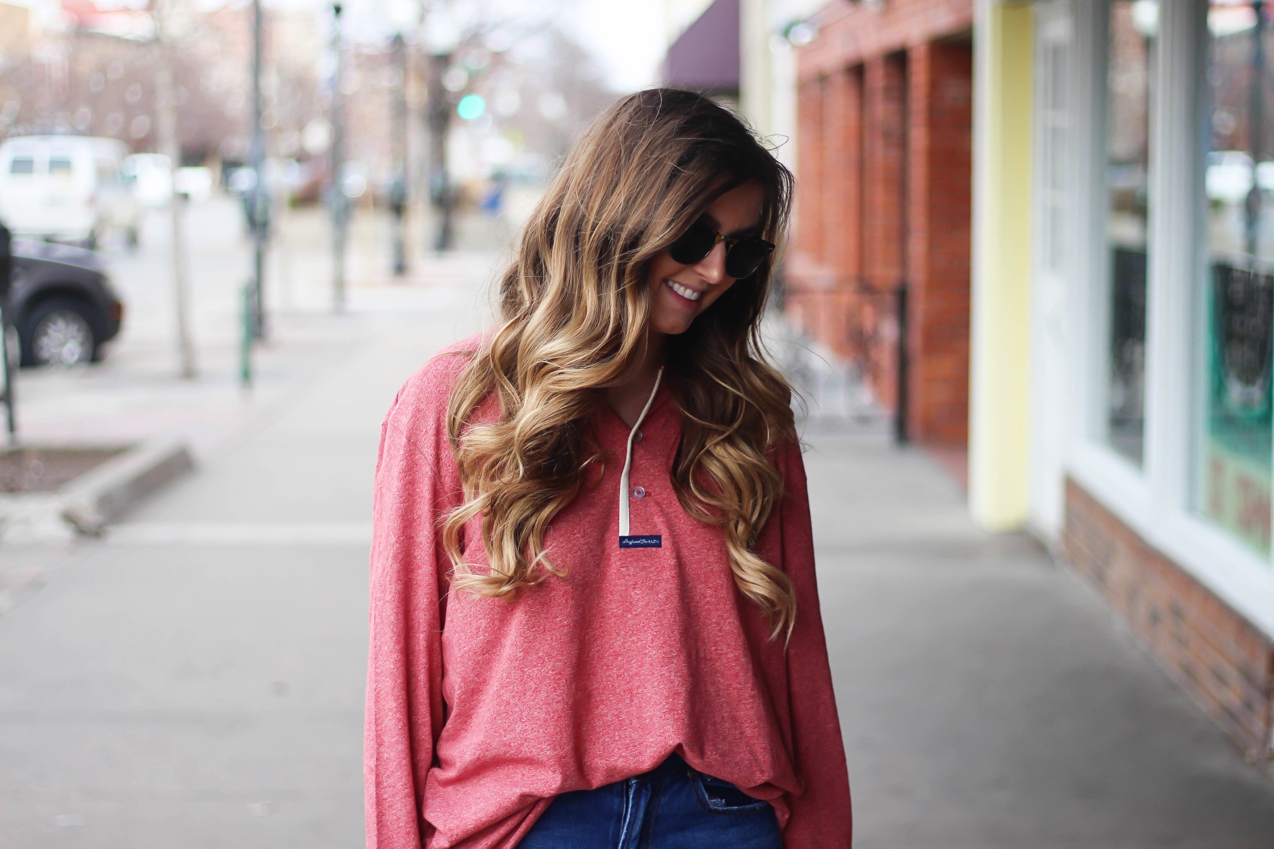 This slouchy boyfriend tee is so comfortable! I love comfy shirts, this one is by Lauren James and comes in so many colors! I paired it with Ray Ban Clubmaster Sunglasses, shorts, and my favorite Gold New Balance sneakers! By Lauren Lindmark and daily dose of charm dailydoseofcharm.com