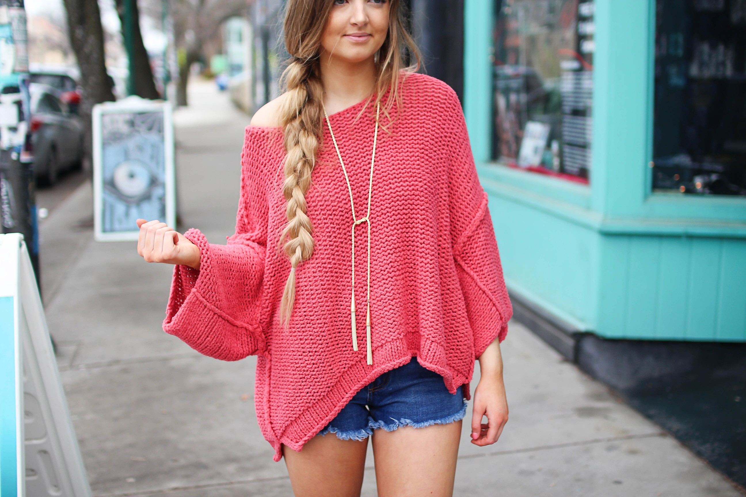 The perfect slouchy sweater! I love this coral off the shoulder sweater, it's perfectly oversized for my frayed shorts! I paired it with my favorite tied Kendra Scott necklace and tory burch sandals by Lauren Lindmark on daily dose of charm dailydoseofcharm.com