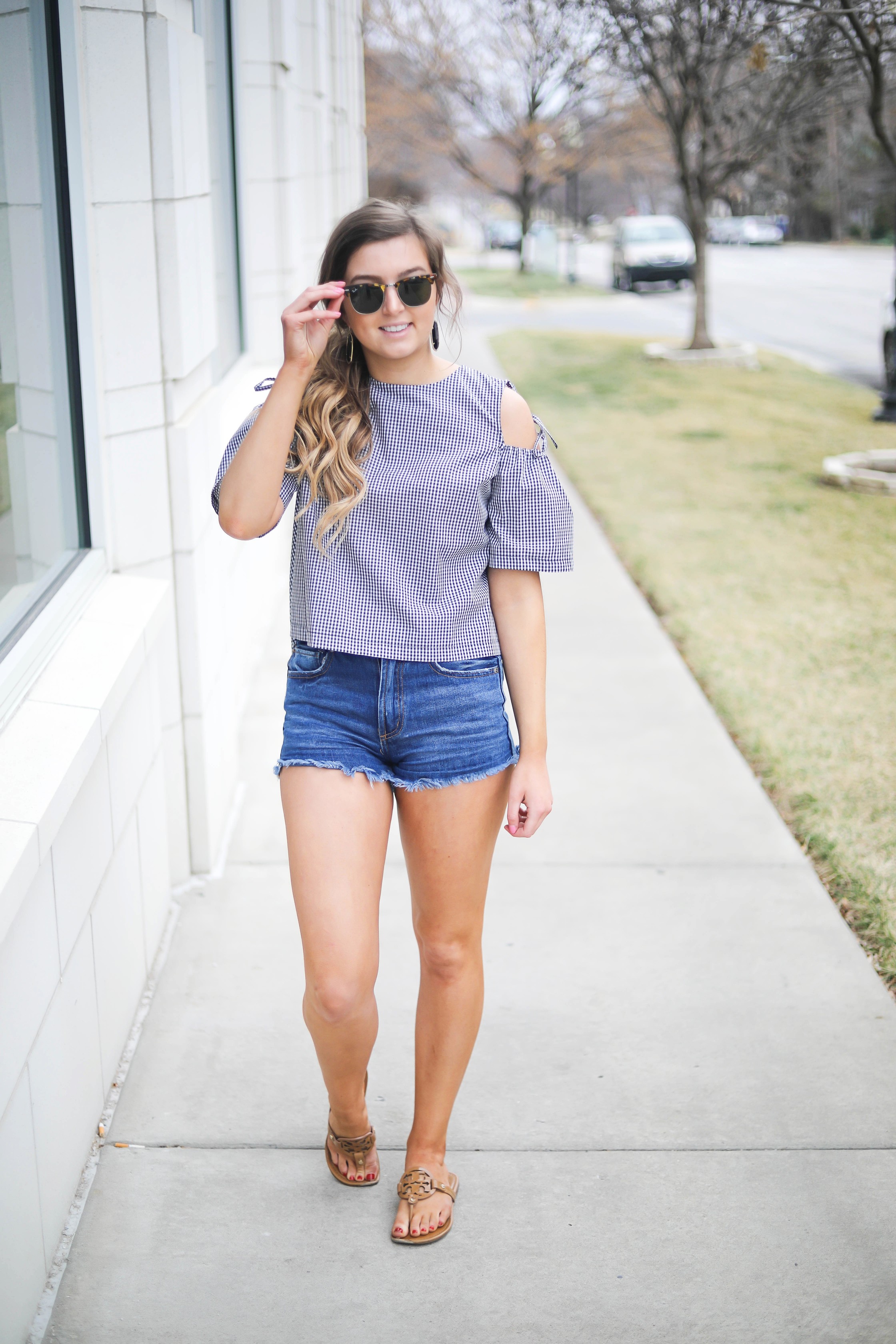 Gingham meets glam in this latest fashion post! How cute is this cold shoulder gingham top? I am obsessed with the cute tied cold shoulders! I paired it with my black Kendra Scott earrings and ray ban club masters! By Lauren Lindmark on dailydoseofcharm.com daily dose of charm