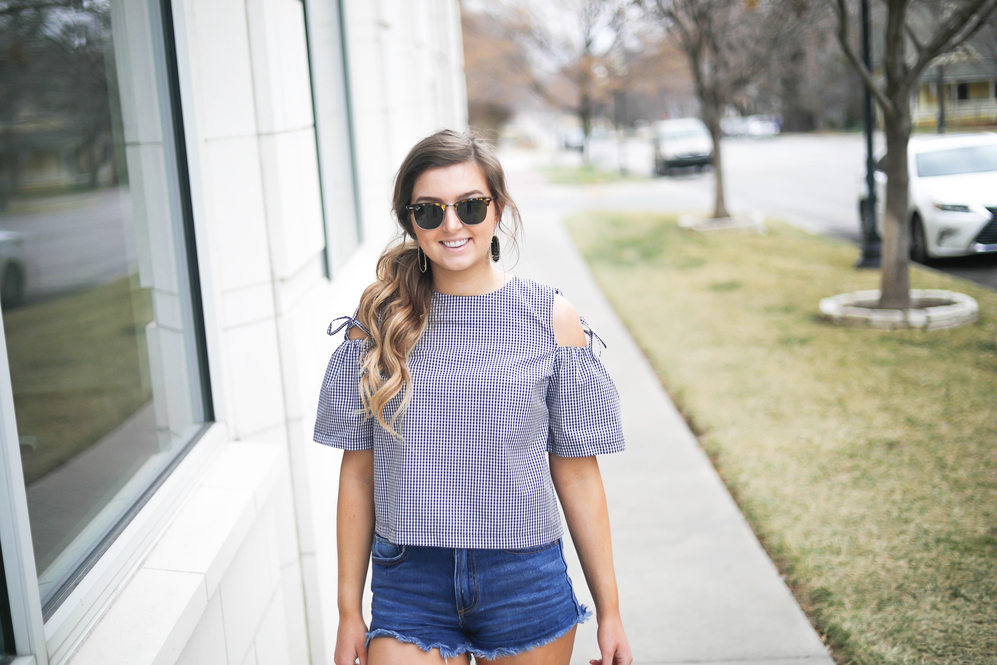 Gingham meets glam in this latest fashion post! How cute is this cold shoulder gingham top? I am obsessed with the cute tied cold shoulders! I paired it with my black Kendra Scott earrings and ray ban club masters! By Lauren Lindmark on dailydoseofcharm.com daily dose of charm