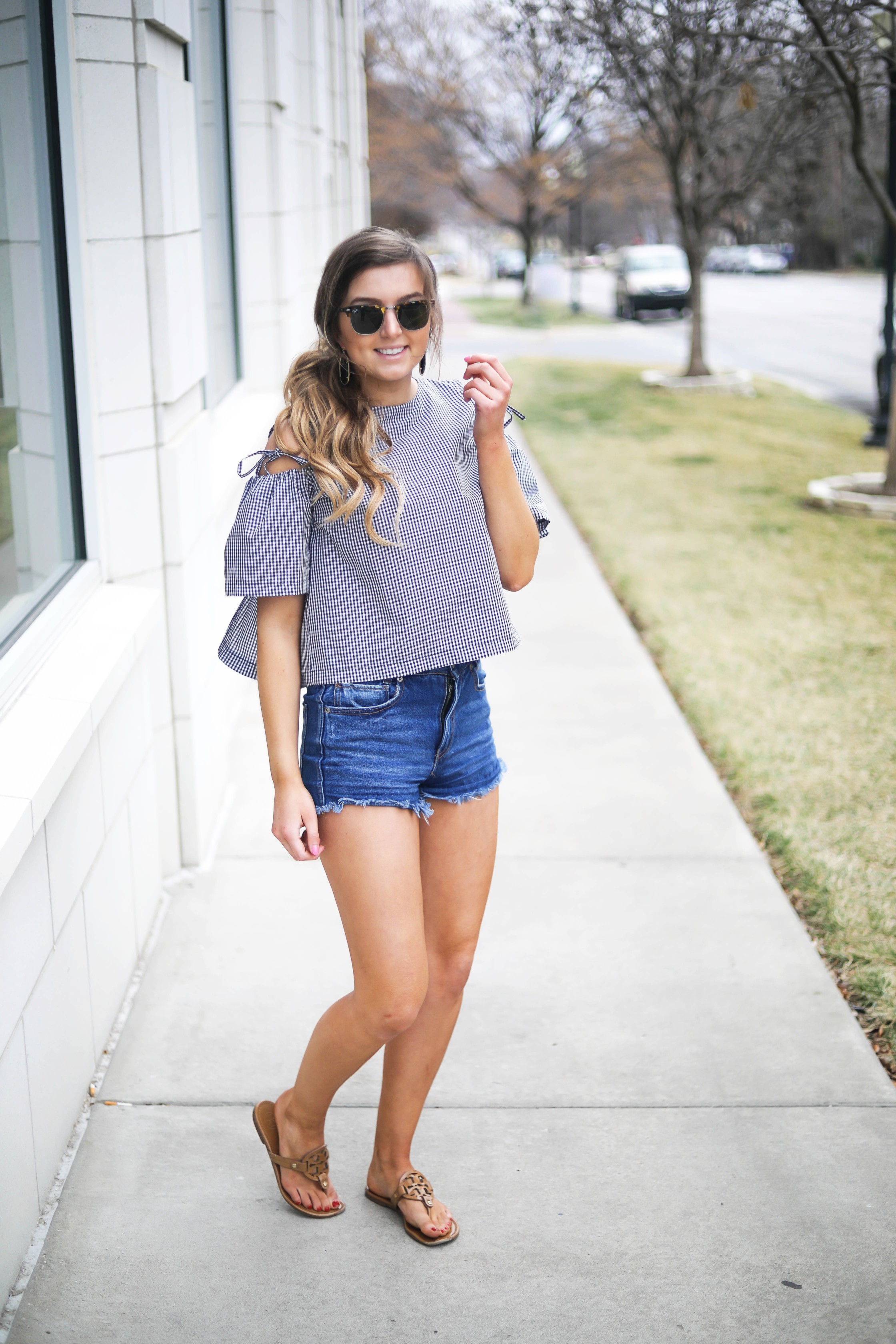 Gingham meets glam in this latest fashion post! How cute is this cold shoulder gingham top? I am obsessed with the cute tied cold shoulders! I paired it with my black Kendra Scott earrings and ray ban club masters! By Lauren Lindmark on dailydoseofcharm.com daily dose of charm