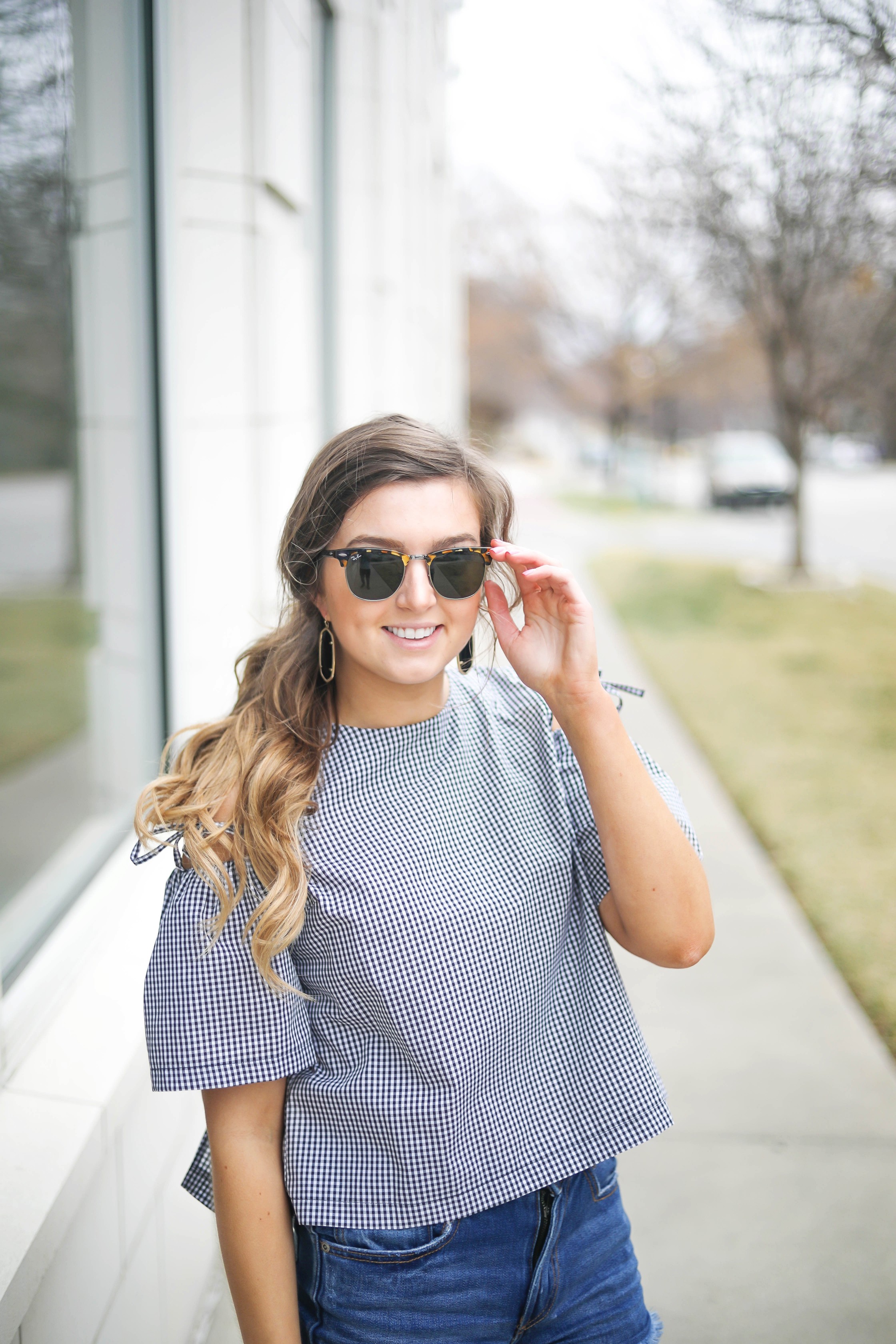 Gingham meets glam in this latest fashion post! How cute is this cold shoulder gingham top? I am obsessed with the cute tied cold shoulders! I paired it with my black Kendra Scott earrings and ray ban club masters! By Lauren Lindmark on dailydoseofcharm.com daily dose of charm