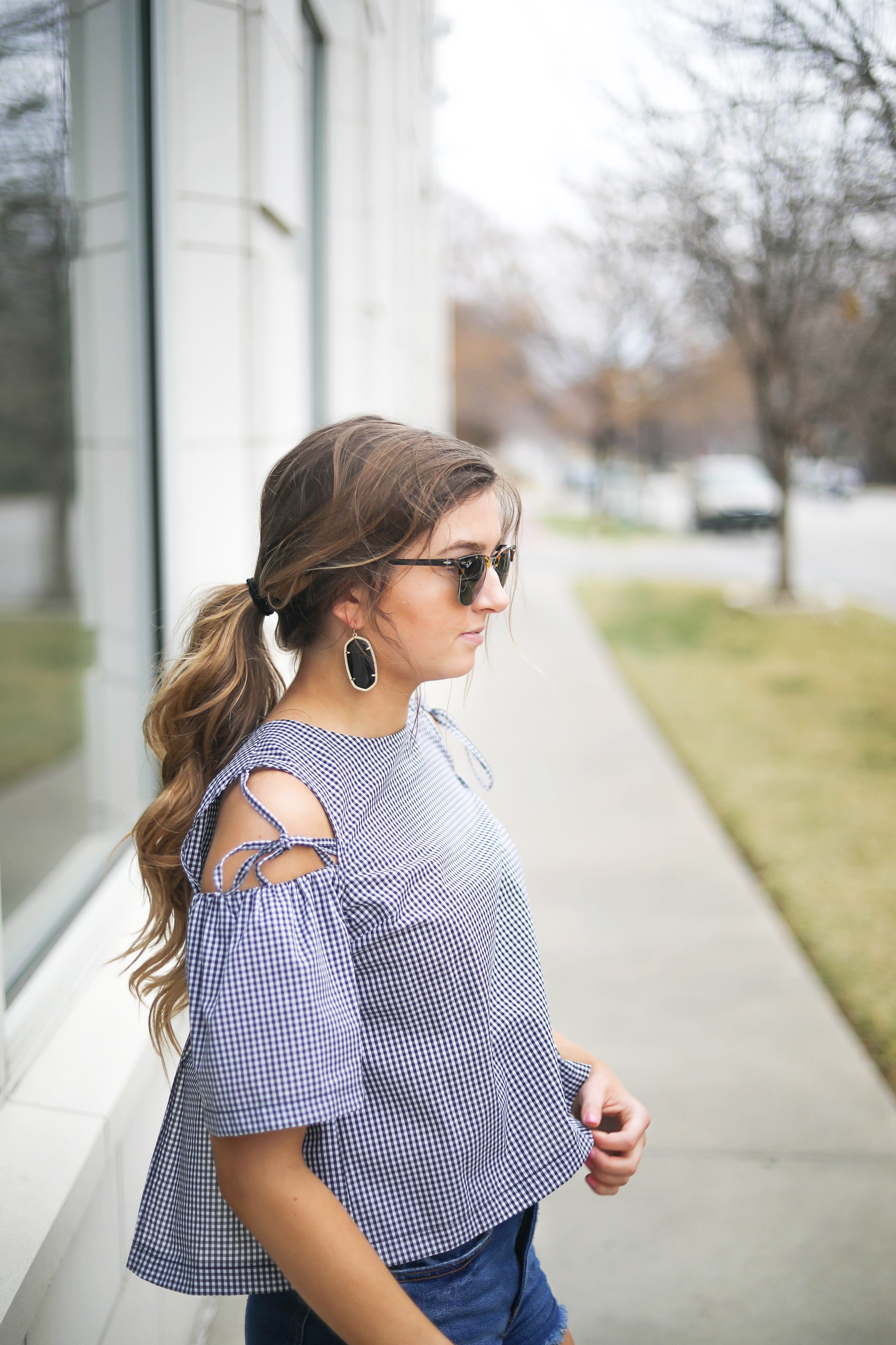 Gingham meets glam in this latest fashion post! How cute is this cold shoulder gingham top? I am obsessed with the cute tied cold shoulders! I paired it with my black Kendra Scott earrings and ray ban club masters! By Lauren Lindmark on dailydoseofcharm.com daily dose of charm