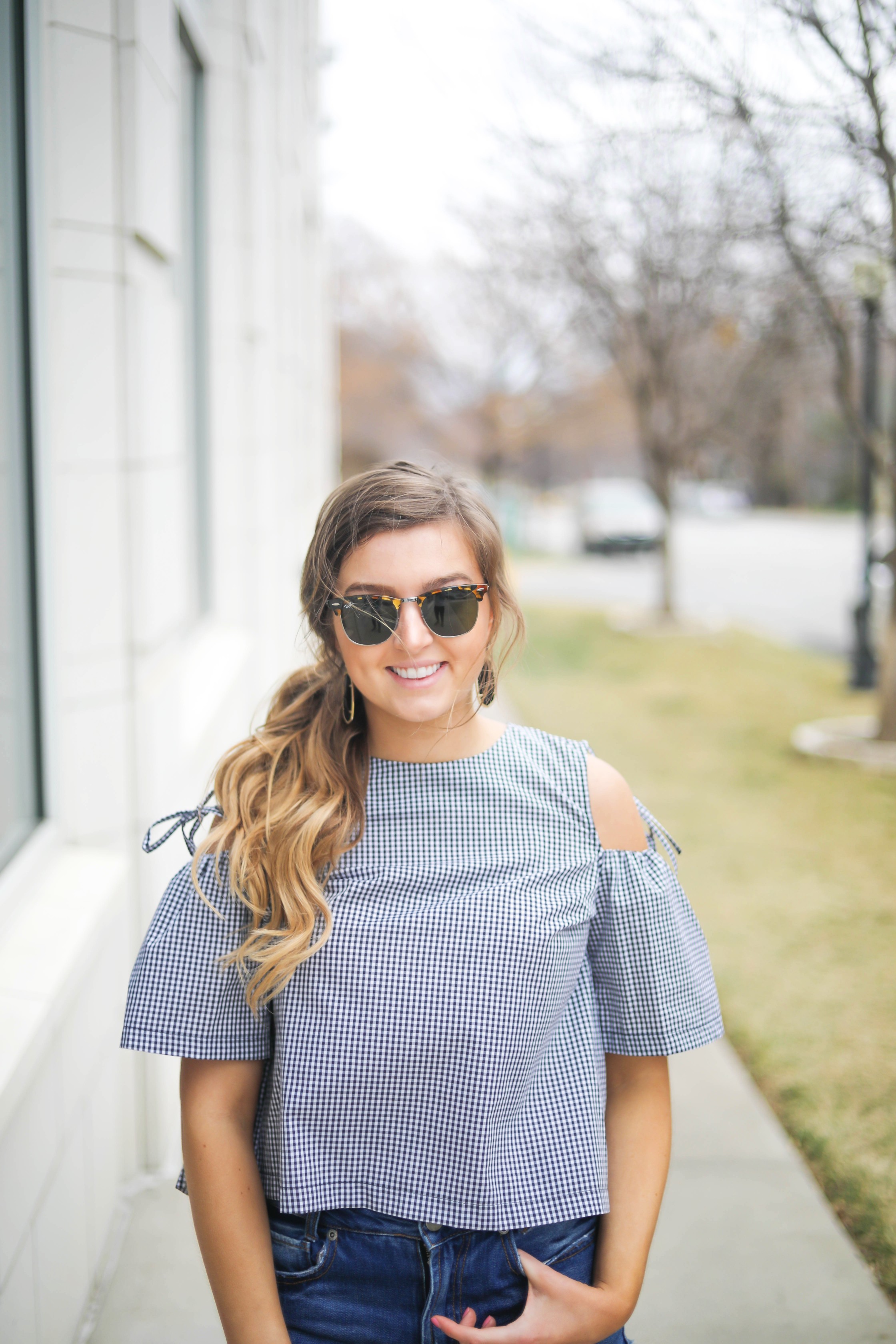 Gingham meets glam in this latest fashion post! How cute is this cold shoulder gingham top? I am obsessed with the cute tied cold shoulders! I paired it with my black Kendra Scott earrings and ray ban club masters! By Lauren Lindmark on dailydoseofcharm.com daily dose of charm