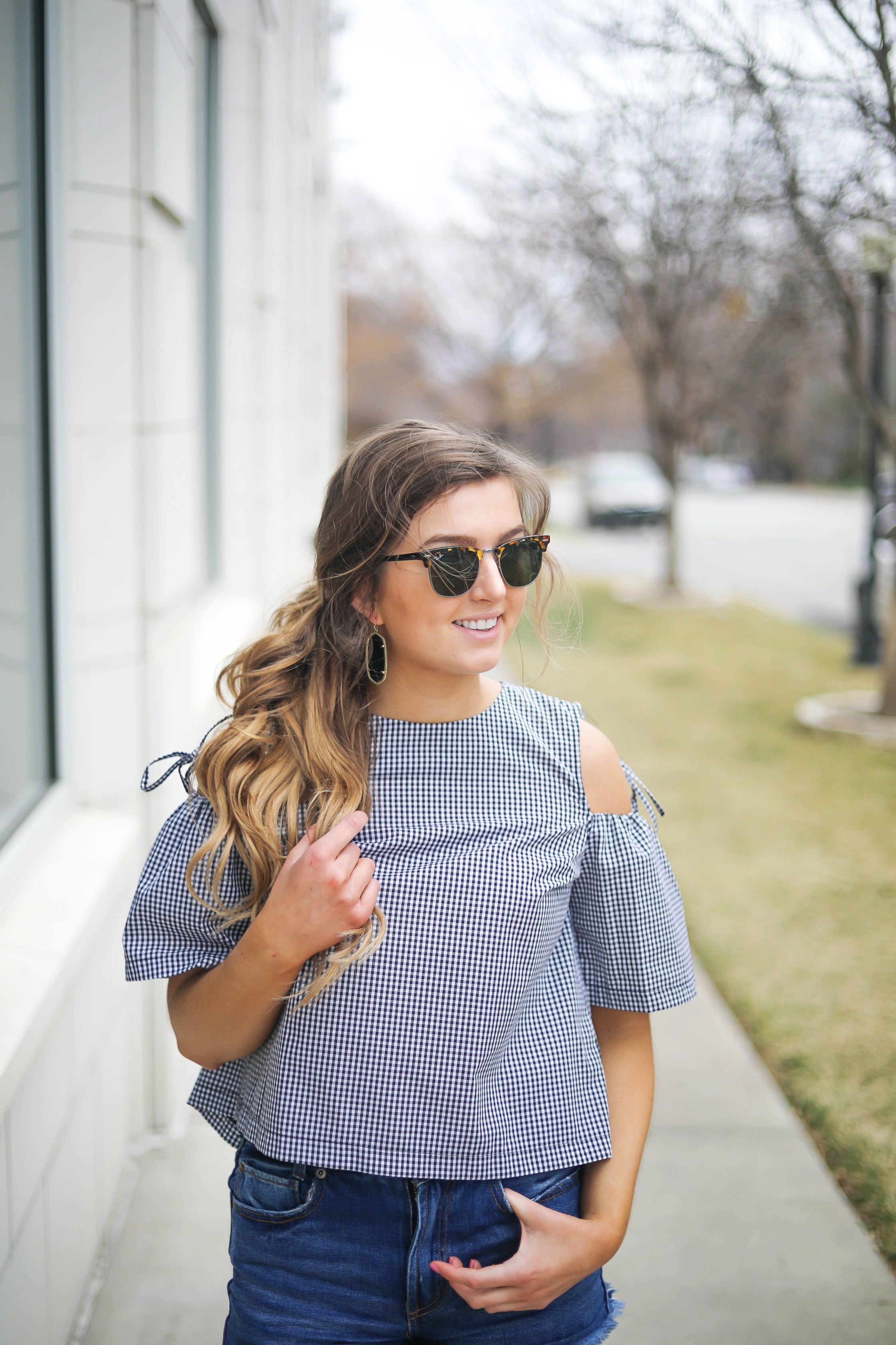 Gingham meets glam in this latest fashion post! How cute is this cold shoulder gingham top? I am obsessed with the cute tied cold shoulders! I paired it with my black Kendra Scott earrings and ray ban club masters! By Lauren Lindmark on dailydoseofcharm.com daily dose of charm