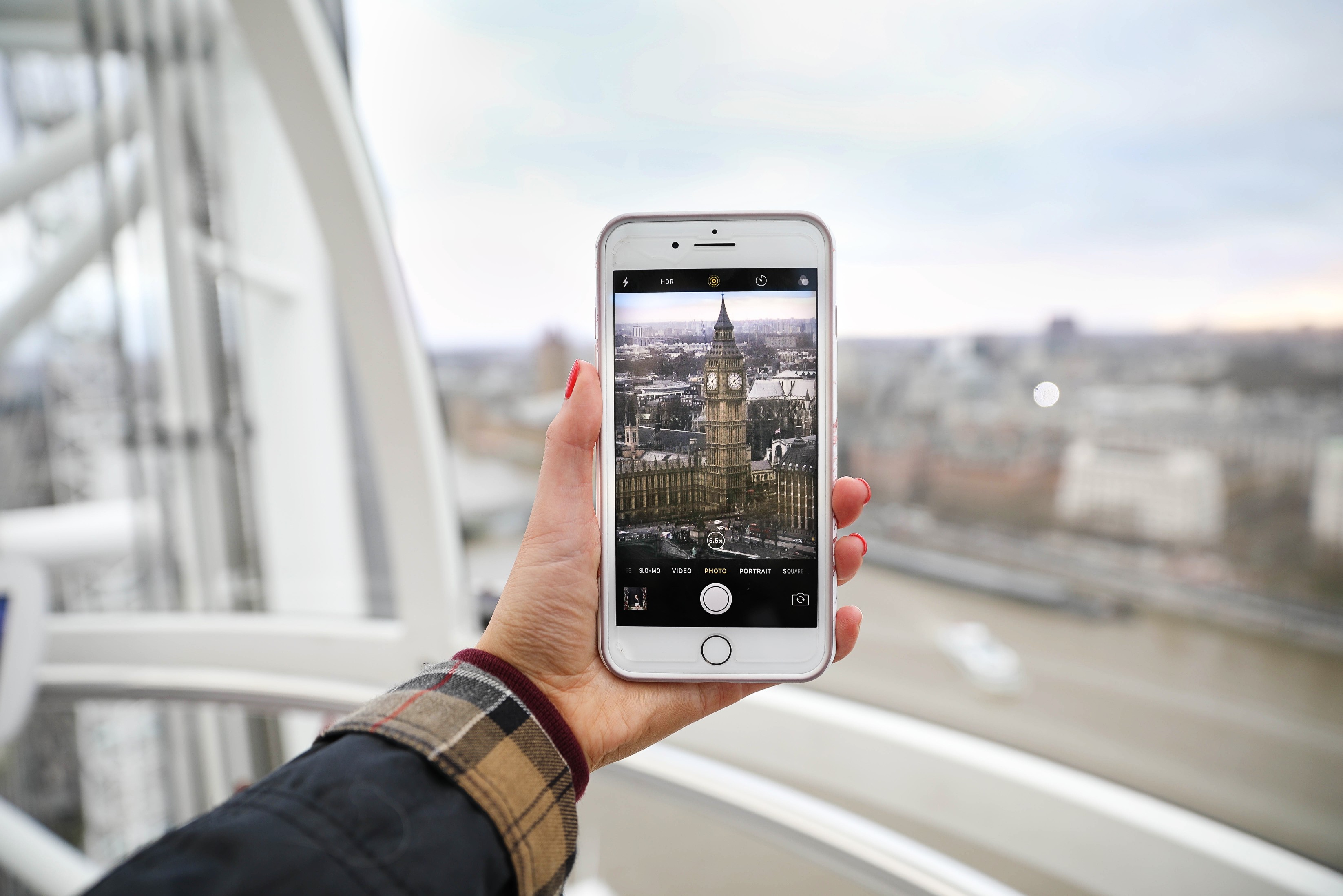 London Adventure post! Photos from the London Eye! Wearing a Barbour coat and England crewneck with my favorite gold sneakers by new balance! By Lauren Lindmark on daily dose of charm dailydoseofcharm.com