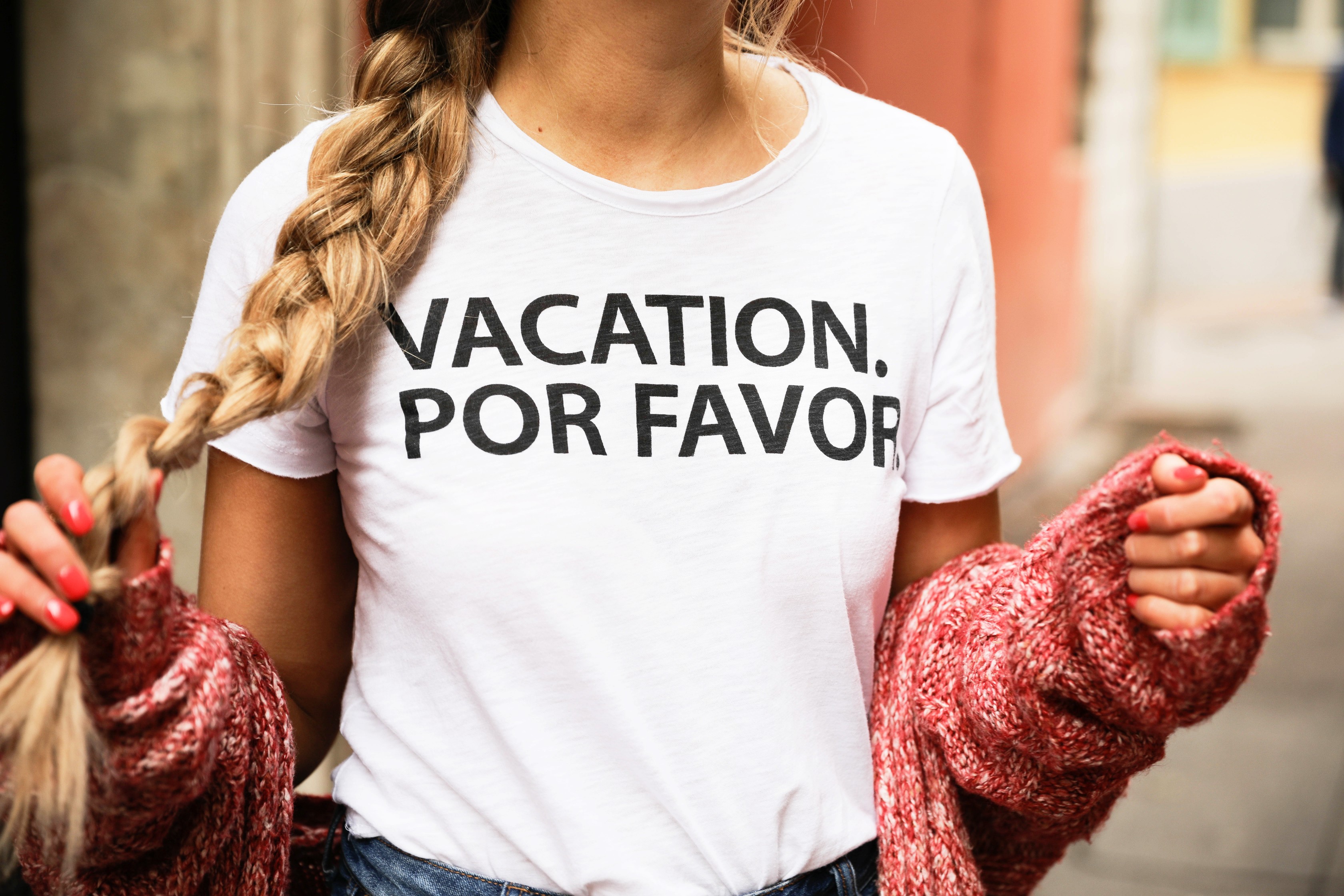 Vacation Por Favor tee outfit in the French Rivera! Nice, France is so beautiful and I loved exploring the bright colored buildings and pretty coast lines. By Lauren Lindmark on dailydoseofcharm.com daily dose of charm