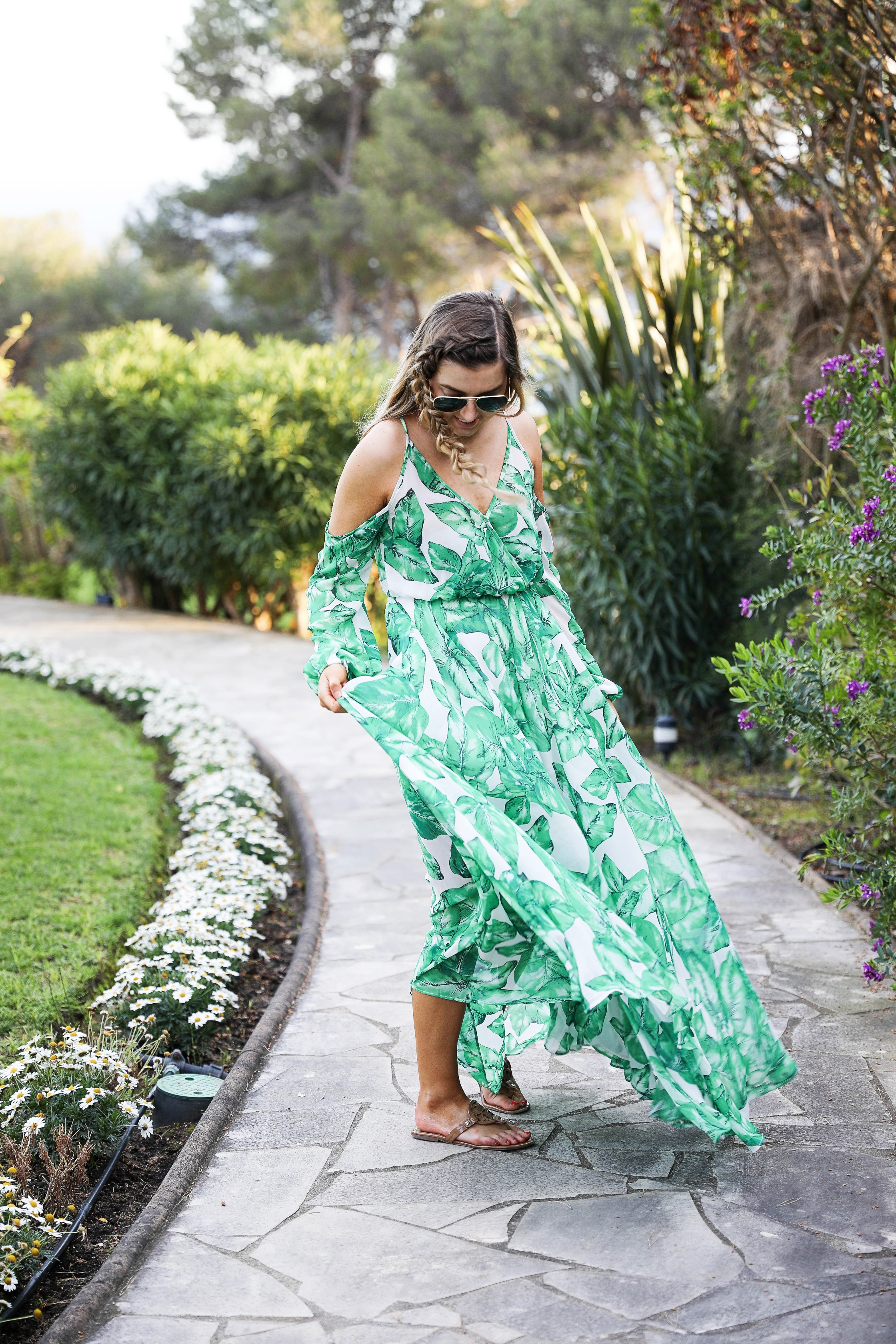 The perfect flowy island dress! I love the tropical print dress and it was a perfect outfit for Nice, France! By Lauren Lindmark on daily dose of charm dailydoseofcharm.com