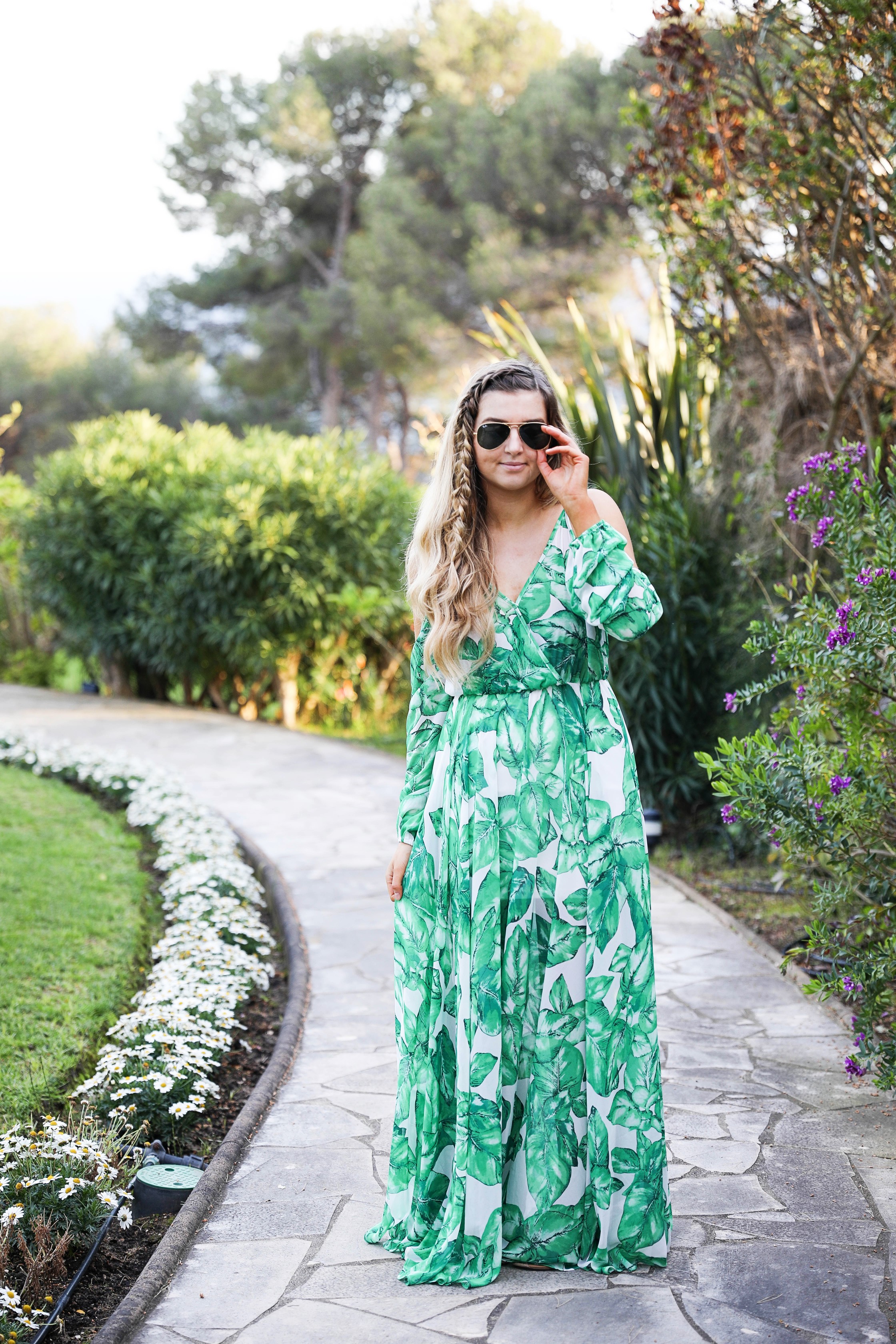 The perfect flowy island dress! I love the tropical print dress and it was a perfect outfit for Nice, France! By Lauren Lindmark on daily dose of charm dailydoseofcharm.com