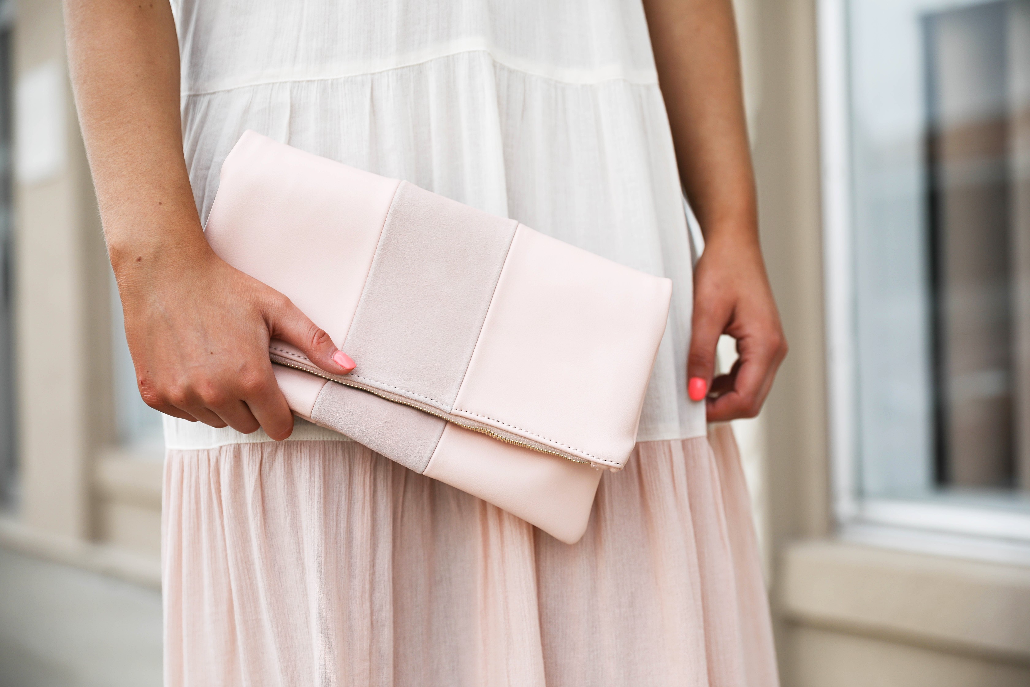 This pink and white color block dress is the perfect flowy beach dress for this spring and summer. Perfect spring outfit. By Lauren Lindmark on dailydoseofcharm.com daily dose of charm