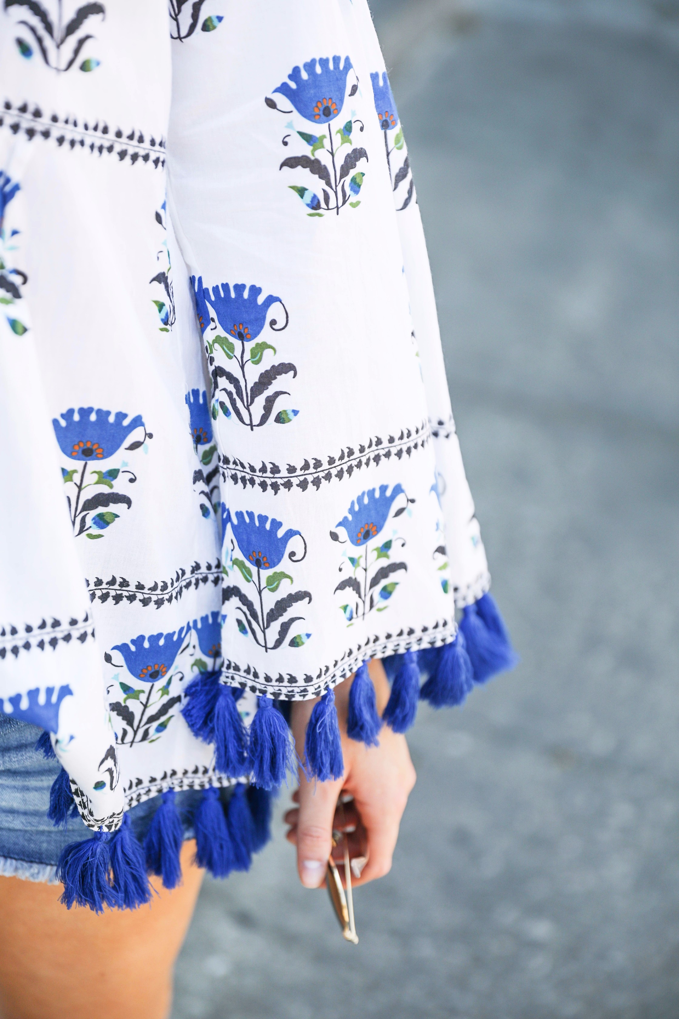 Blue tassel printed tunic summer outfit on fashion blog daily dose of charm by lauren lindmark