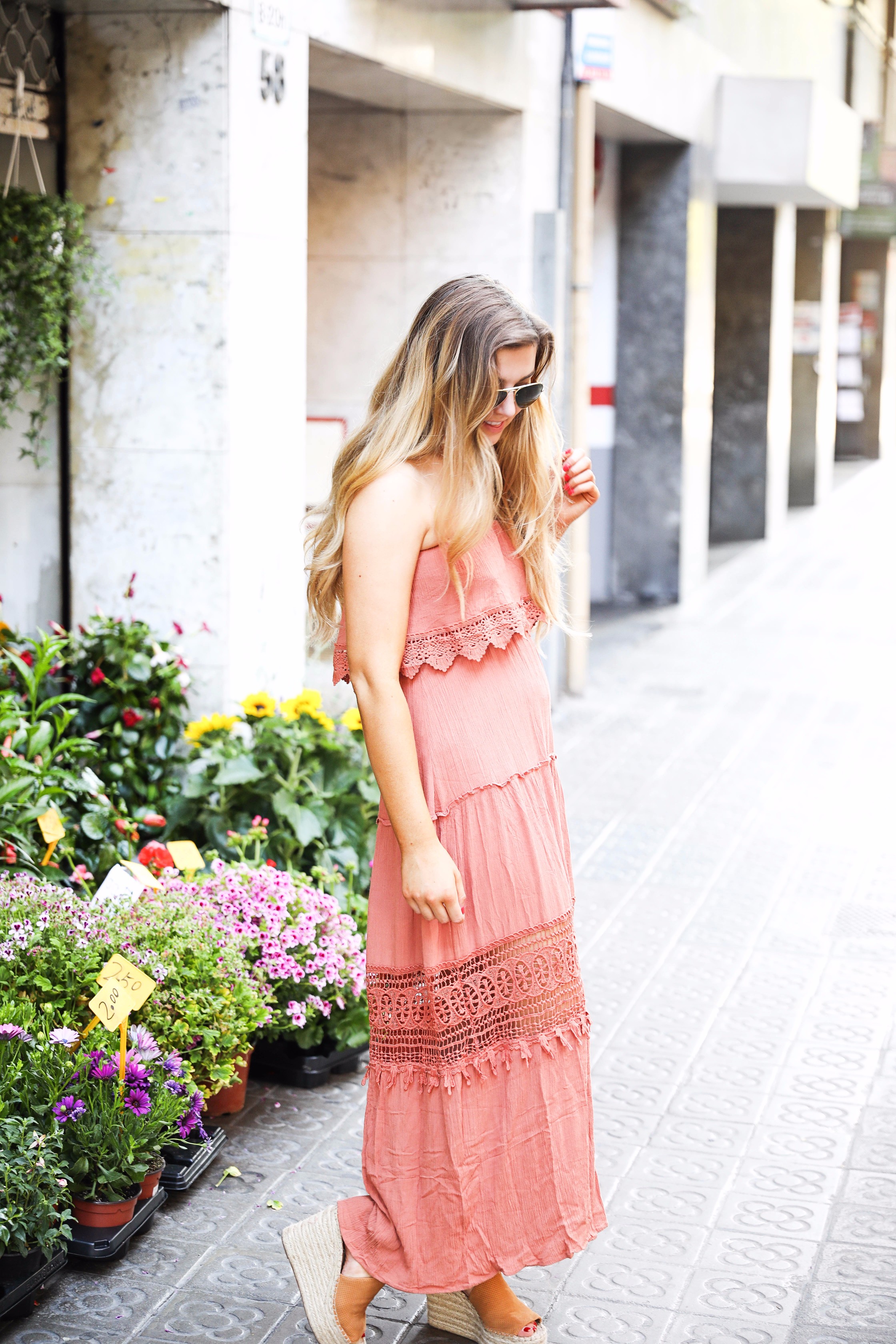 Coral maxi dress in barcelona spain fresh flower market by fashion blogger lauren lindmark daily dose of charm dailydoseofcharm.com