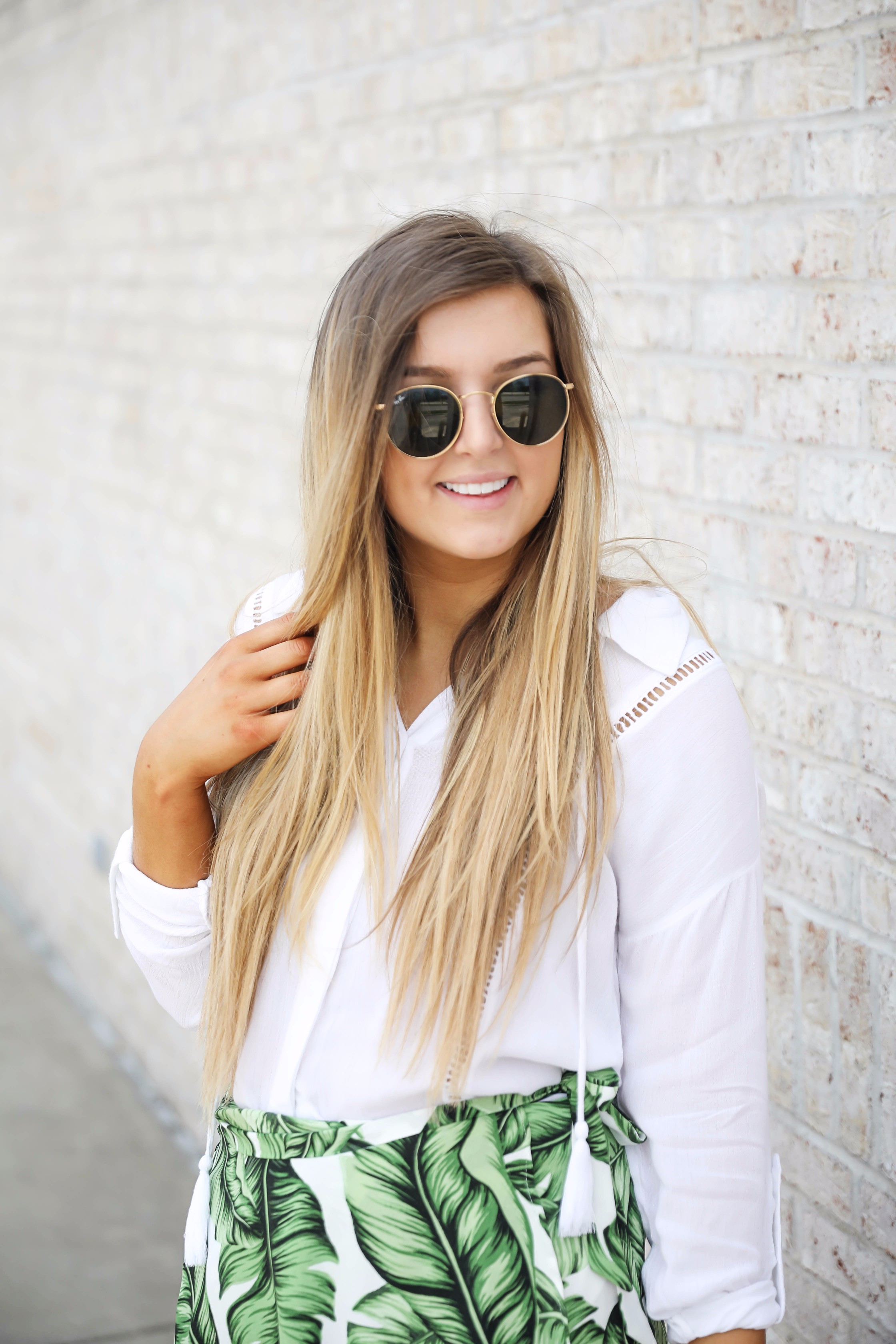 Palm leaf skort y show me your mumu with flowy a white tassel top perfect outfit for summer days! on fashoin blog daily dose of charm by lauren lindmark