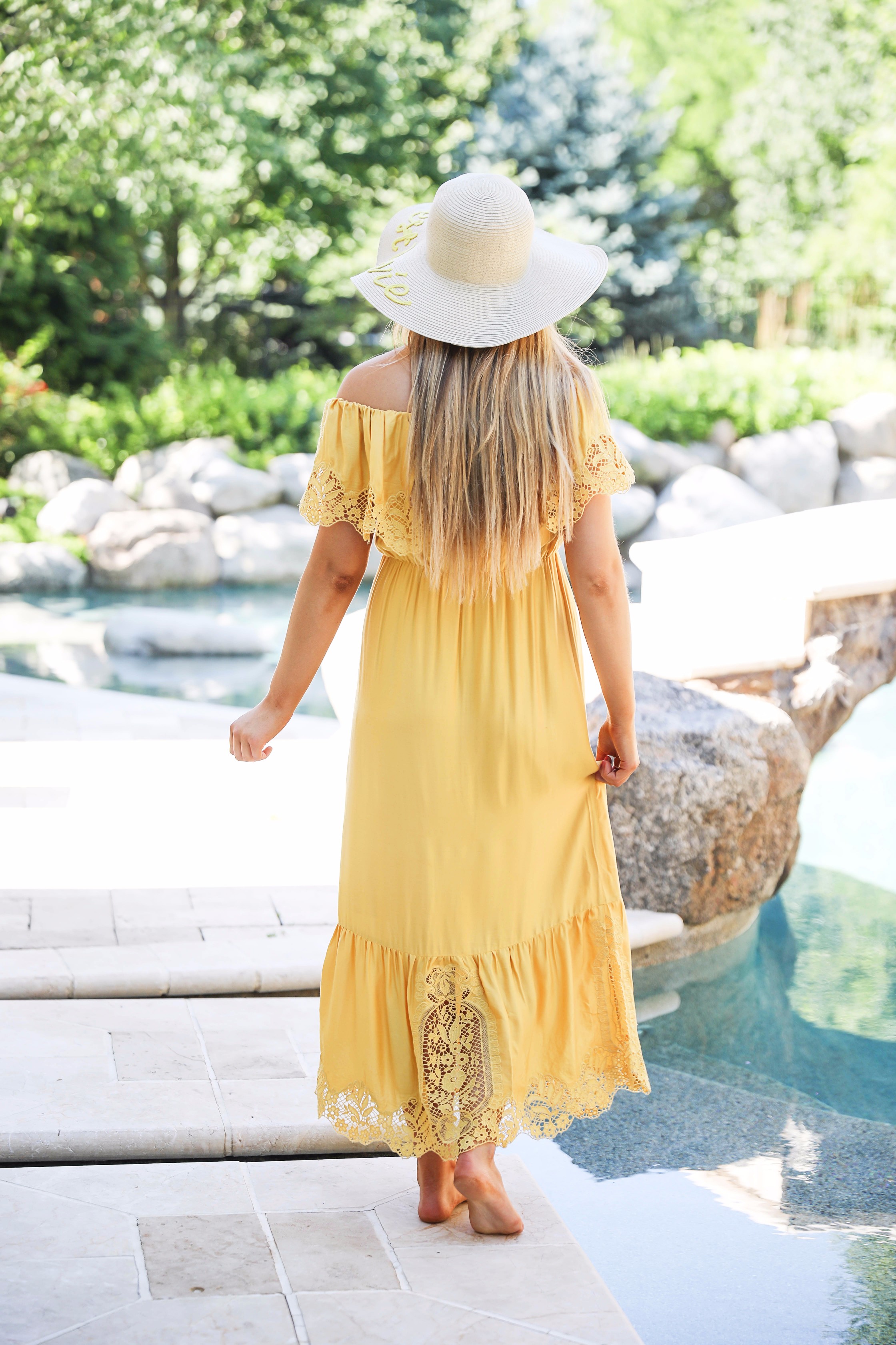 Yellow midi maxi dress poolside with cest la vie quote sun hat on fashion blog daily dose of charm by lauren lindmark