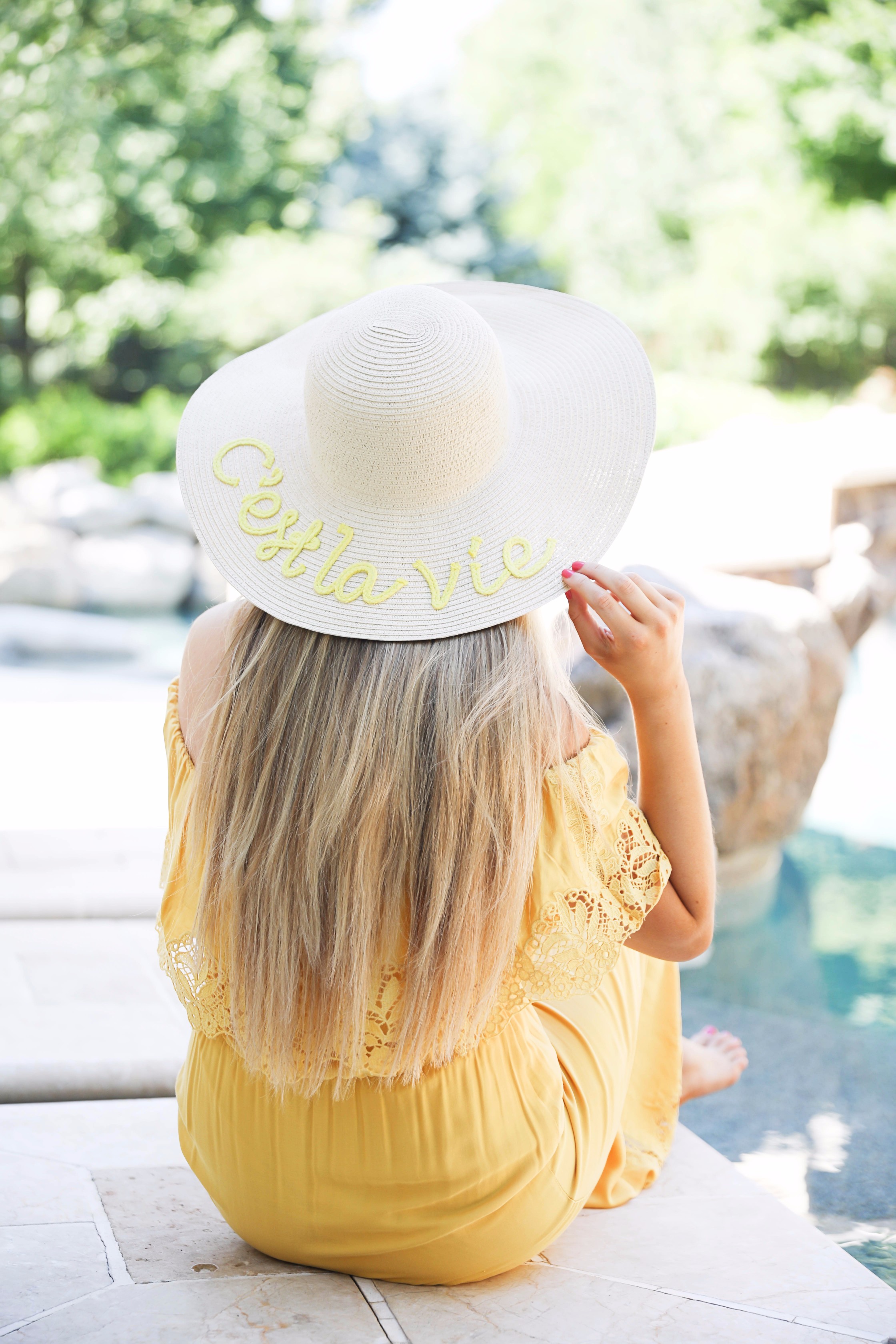 Yellow midi maxi dress poolside with cest la vie quote sun hat on fashion blog daily dose of charm by lauren lindmark