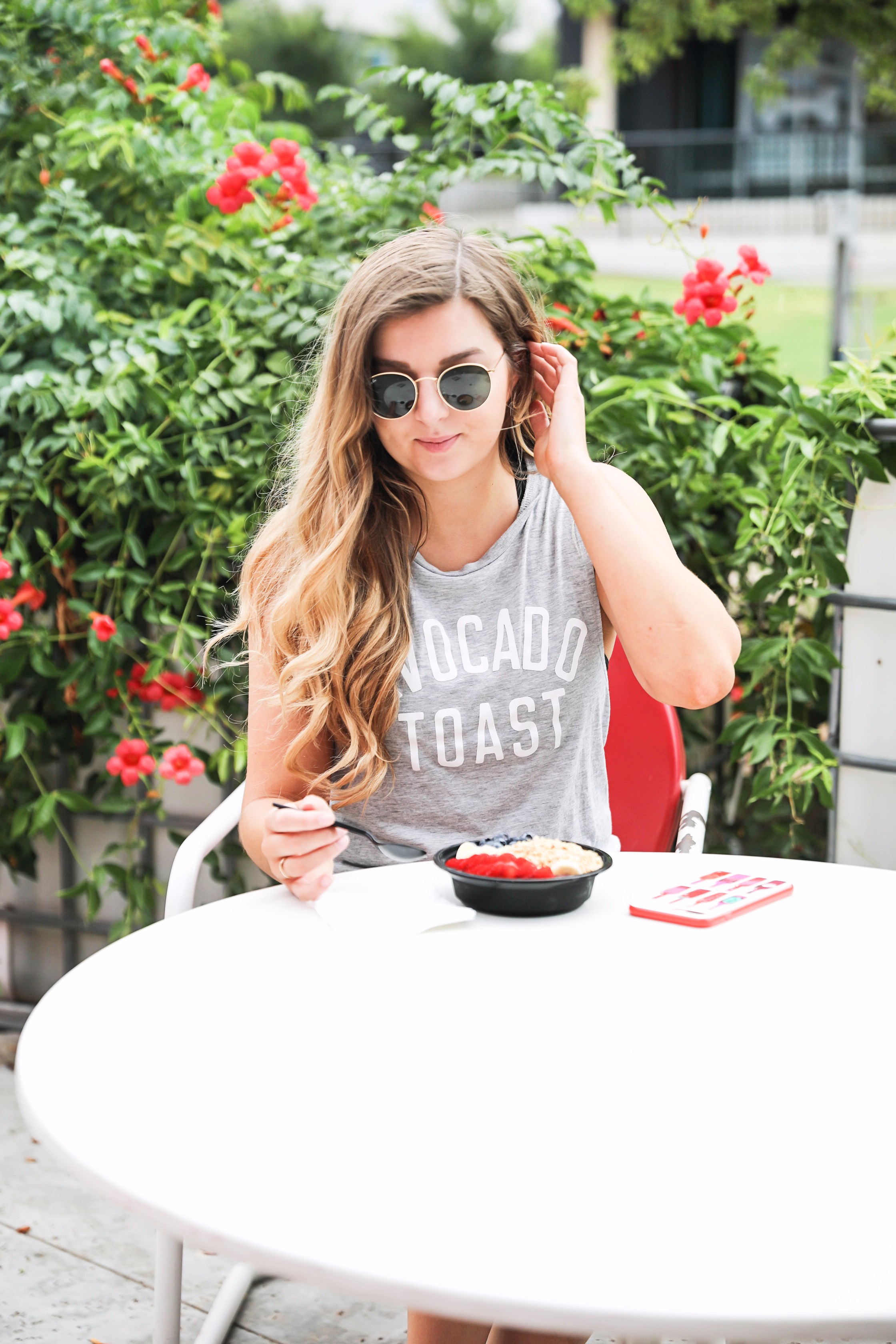 The best acai bowls, shots, and smoothies in oklahoma city! Wheeze the Juice okc meals. I am wearing the cutest avocado toast tank! By fashion blogger daily dose of charm lauren lindmar