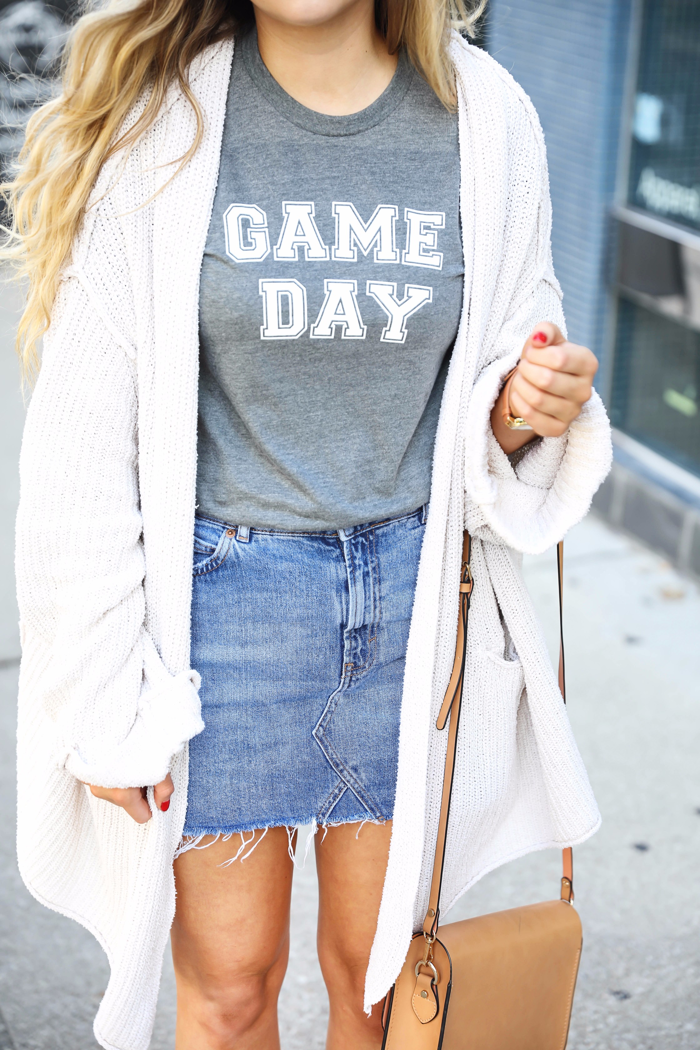 College game day outfit ideas! Perfect outfits to wear to football games for any school. I love this game day tee with this cute jean skirt! Check out the details on fashion blog daily dose of charm by lauren lindmark