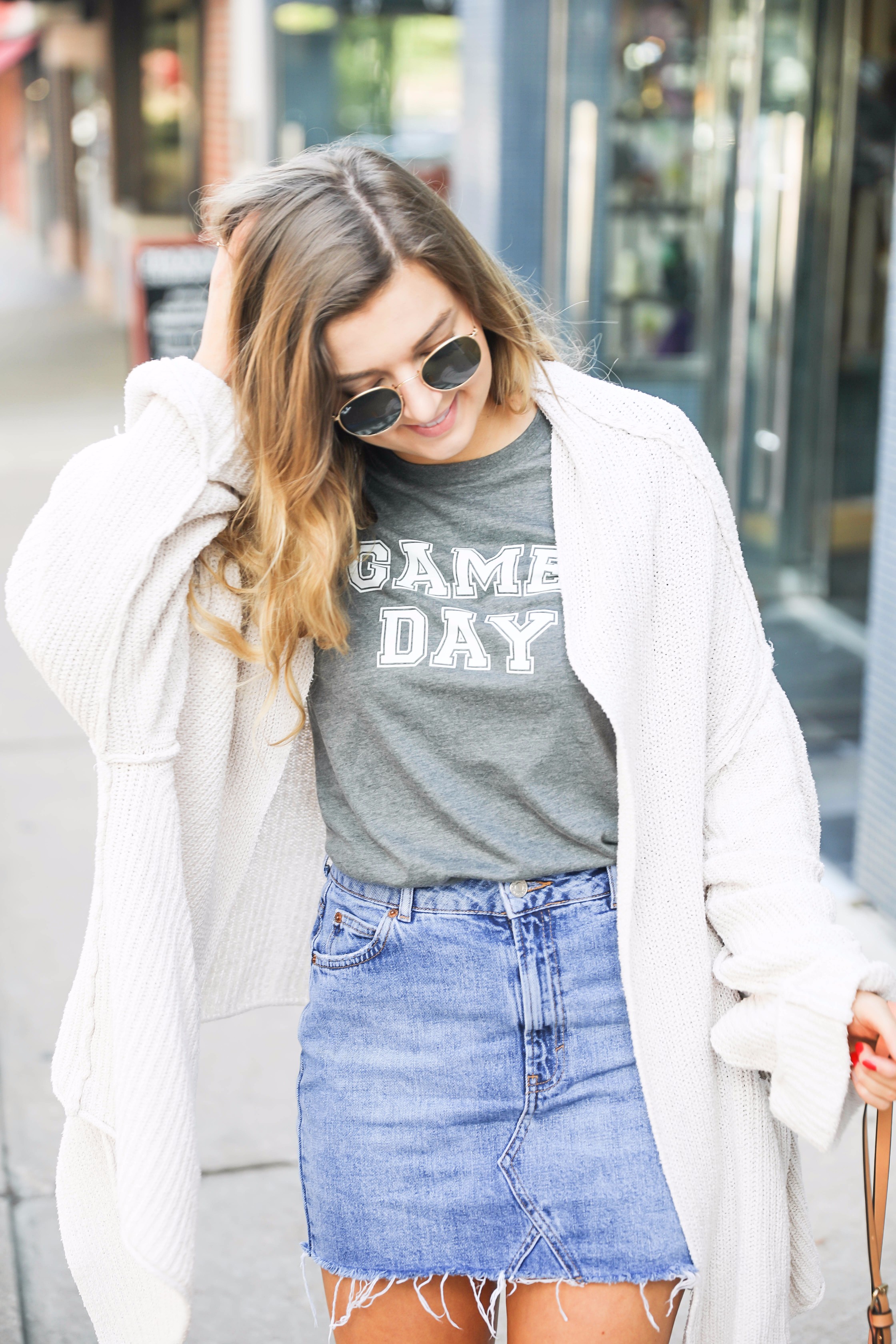 College game day outfit ideas! Perfect outfits to wear to football games for any school. I love this game day tee with this cute jean skirt! Check out the details on fashion blog daily dose of charm by lauren lindmark