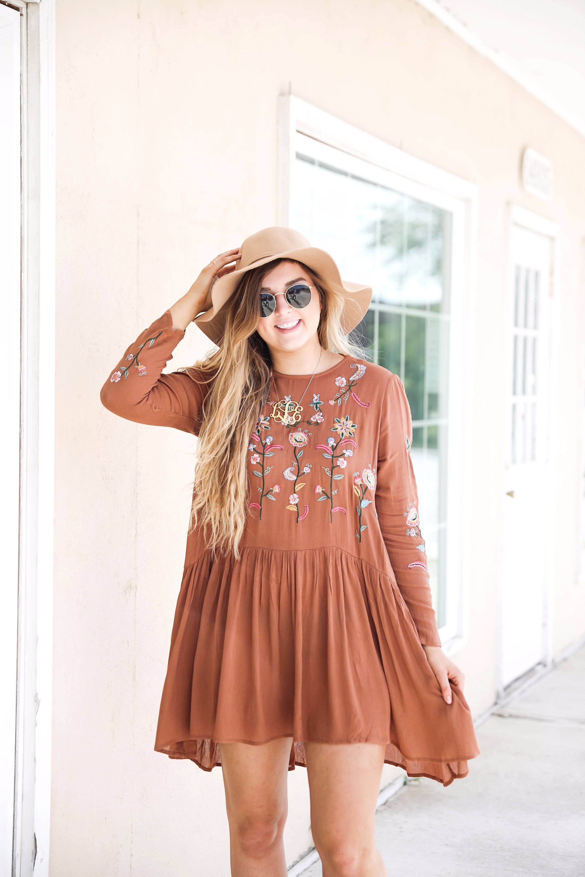 Embroidered dress for fall! I love the cute fall color of the dress too! This outfit is super cute for the fall months! By fashion blogger lauren lindmark on daily dose of charm