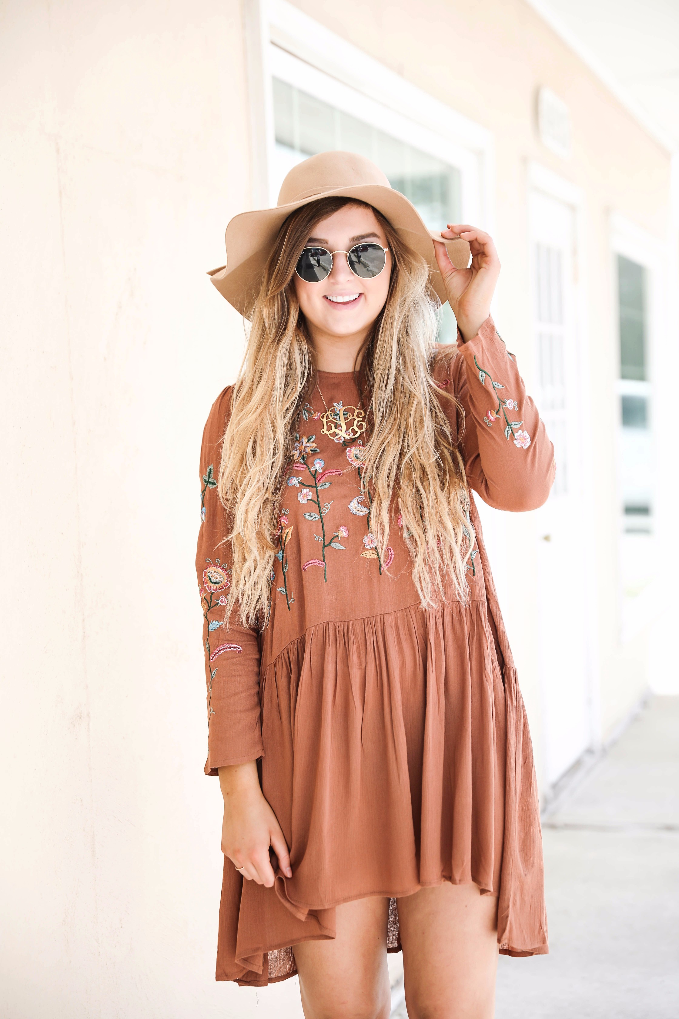 Embroidered dress for fall! I love the cute fall color of the dress too! This outfit is super cute for the fall months! By fashion blogger lauren lindmark on daily dose of charm
